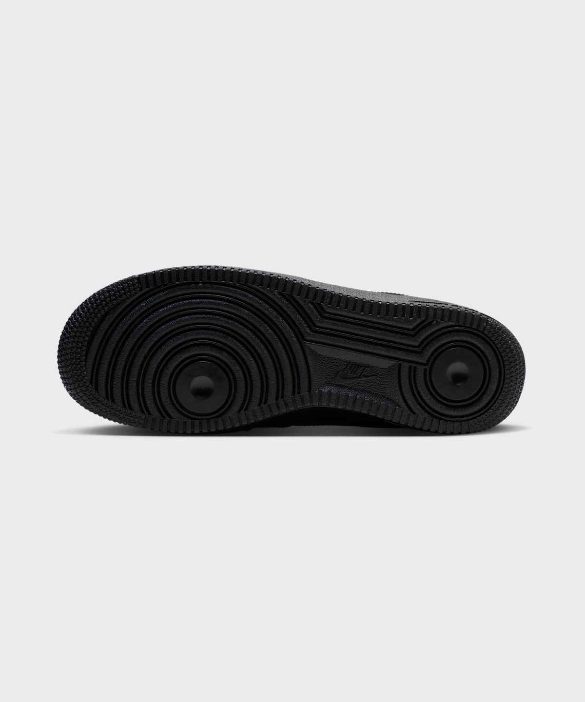 나이키(NIKE) 에어 포스 1 07 SE W - 블랙:메탈릭 서밋 화이트:블랙 / IQ0133-001