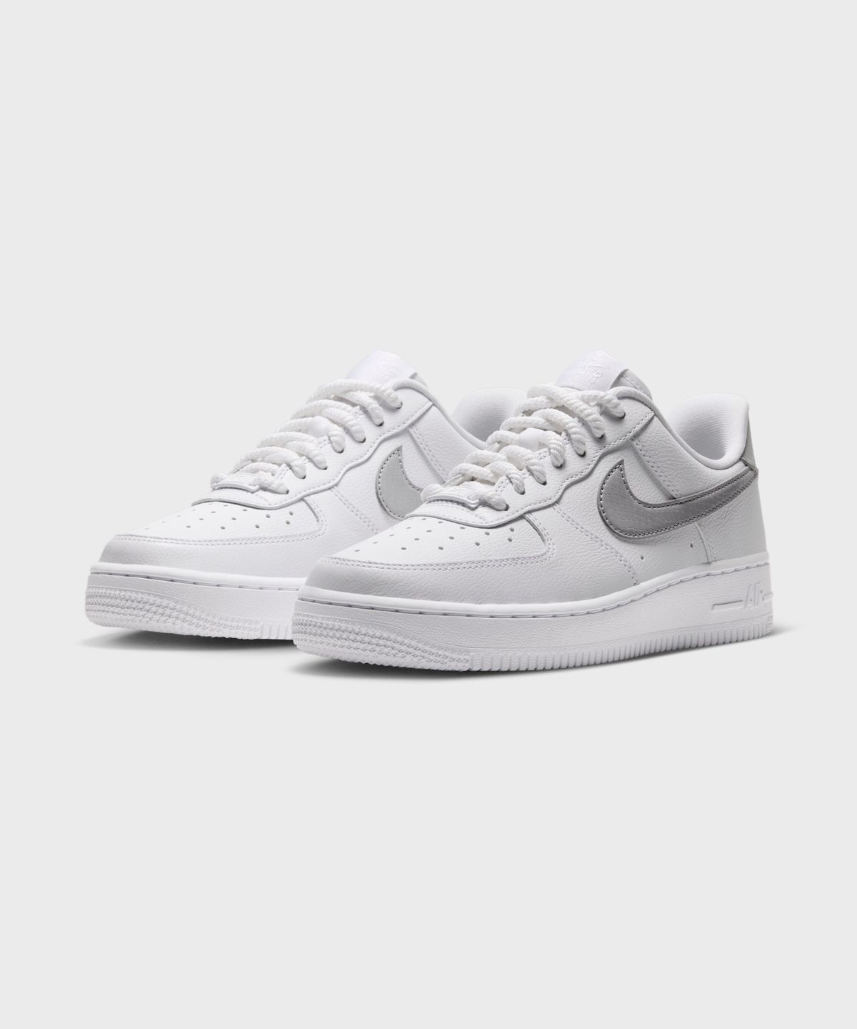 나이키(NIKE) 에어 포스 1 07 W - 화이트:그레이 포그:화이트 / IQ0134-101