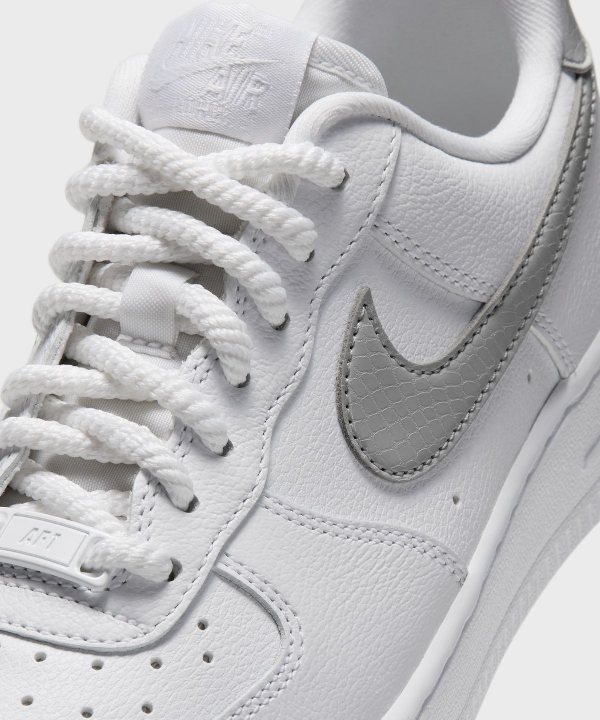 나이키(NIKE) 에어 포스 1 07 W - 화이트:그레이 포그:화이트 / IQ0134-101