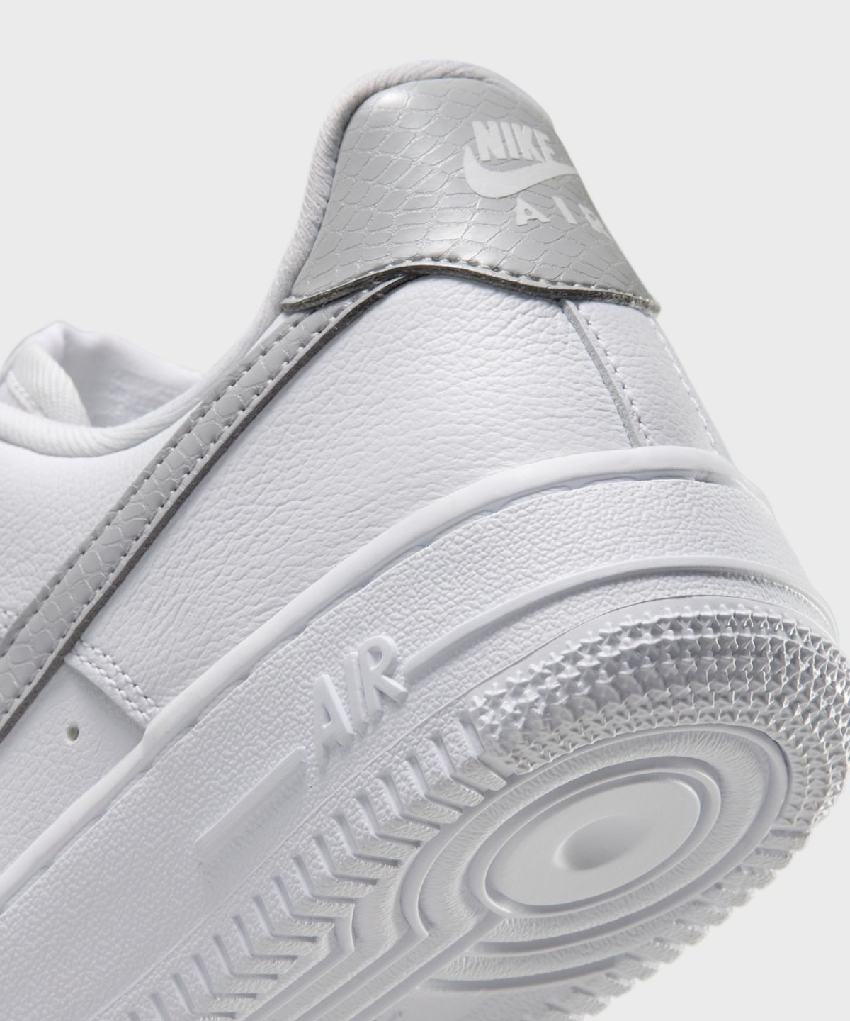 나이키(NIKE) 에어 포스 1 07 W - 화이트:그레이 포그:화이트 / IQ0134-101