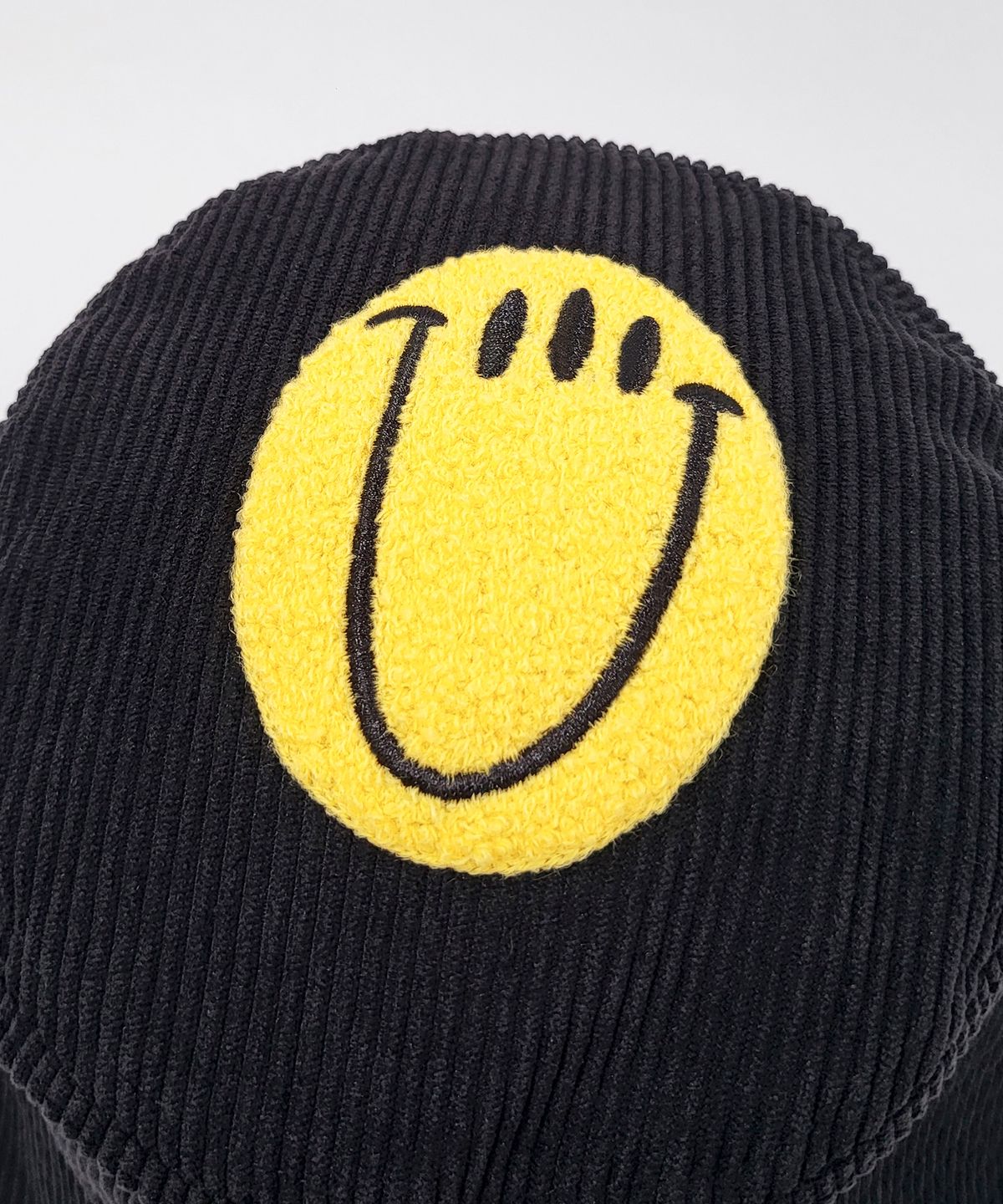 욜프(YORF) YORF TRIPLE SMILE RIBBON HAT BLACK 트리플 스마일 리본 햇 블랙