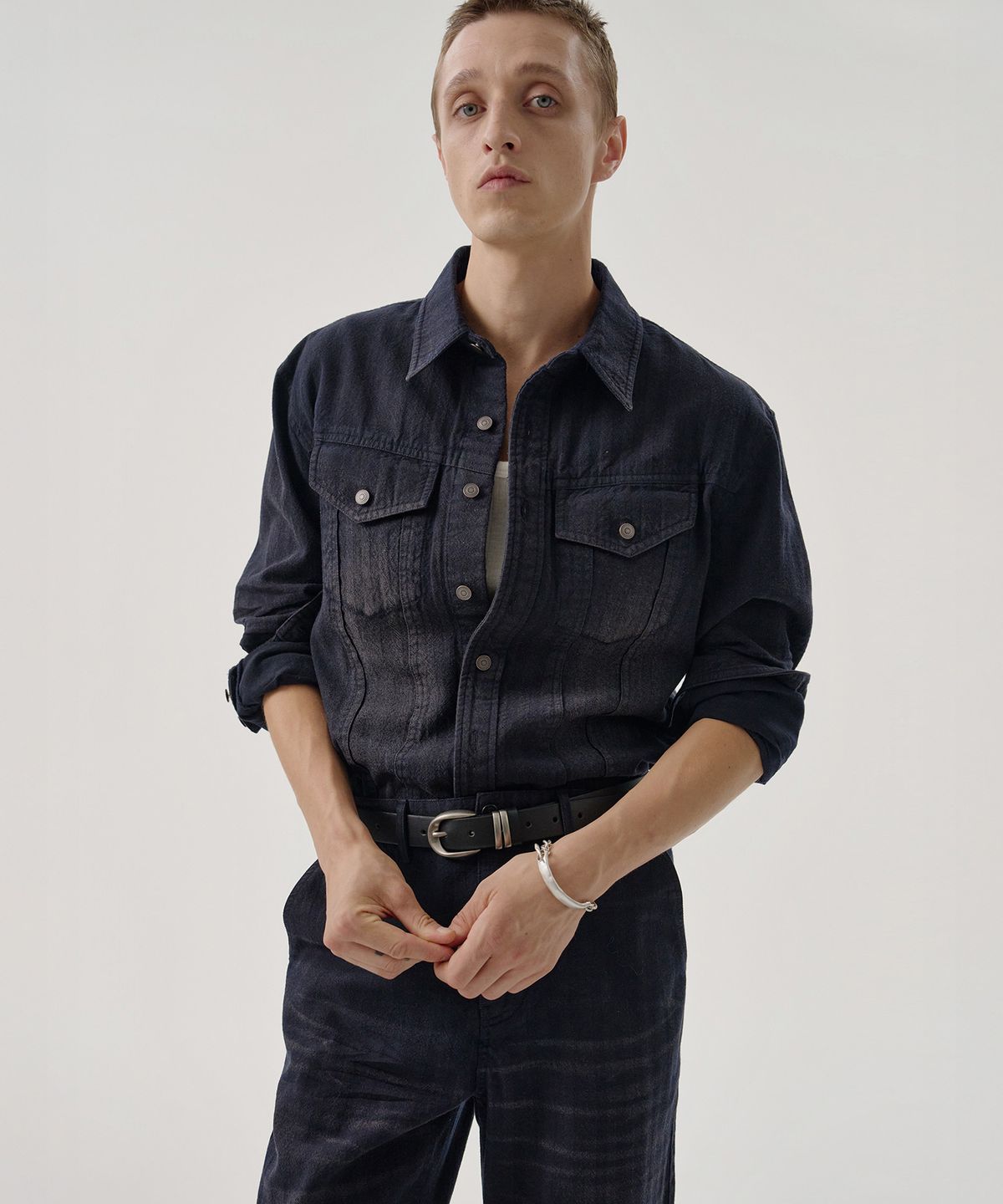 엠엠아이씨(MMIC) RIDGE HERRINGBONE SHIRT (NAVY)