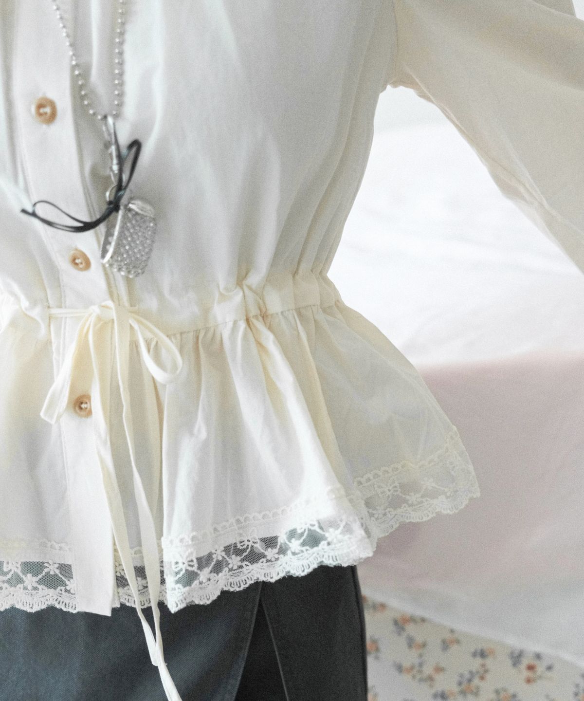 쿨키튼(KOOLKITTEN) Vintage Smocked Lace Blouse 3colors