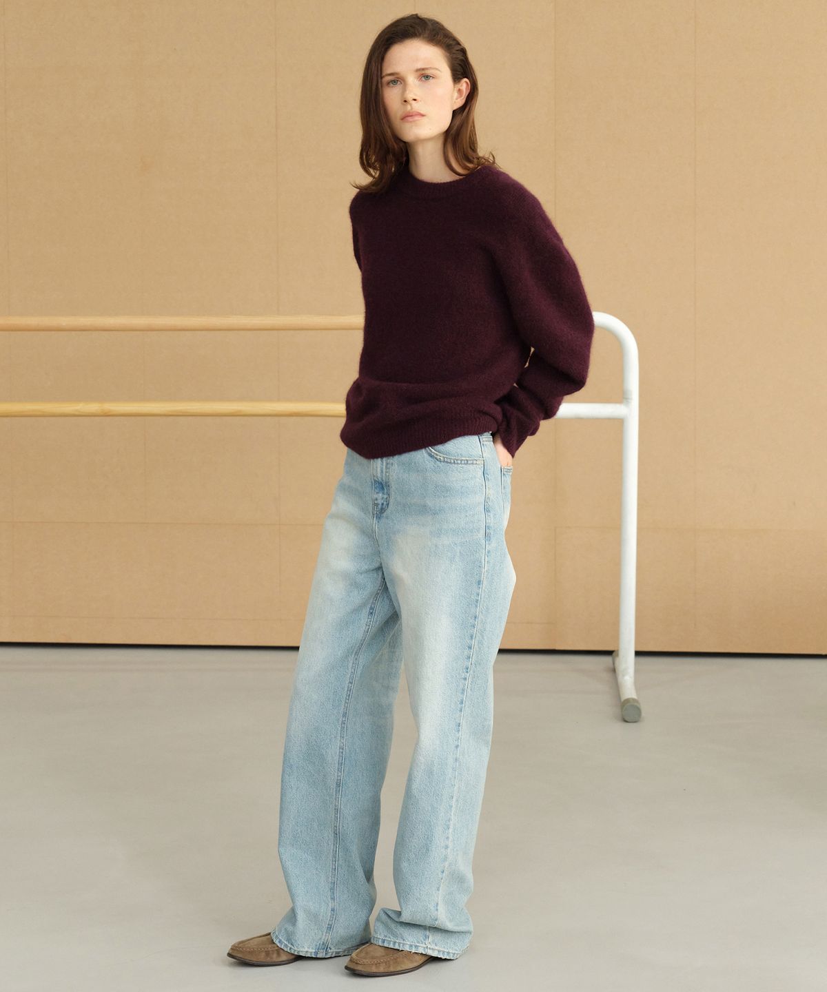 르바(LEVAR) Pleats-Back Wool Round Knit - Cranberry Burgundy
