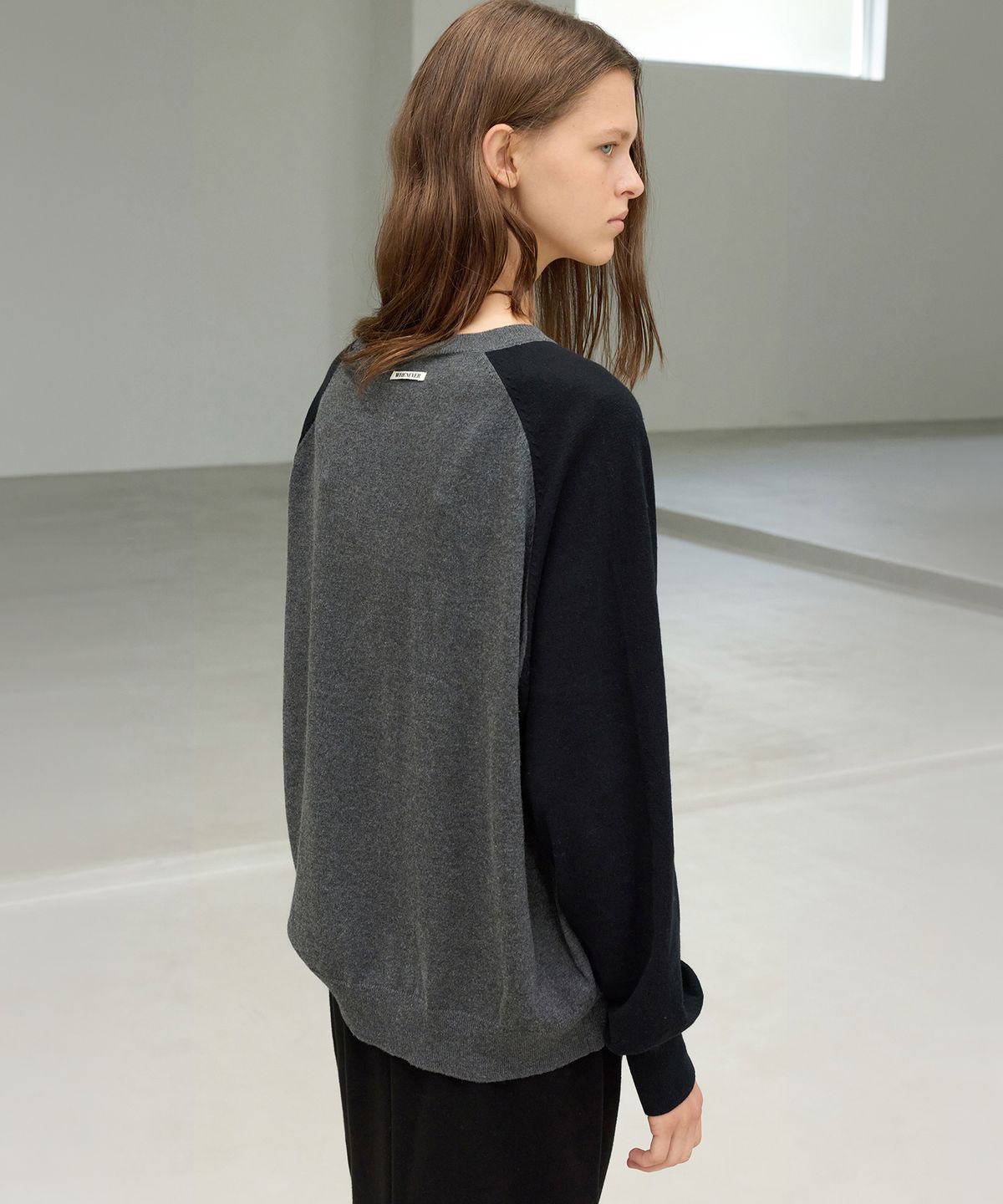 르바(LEVAR) All-day Cotton Raglan Knit - Charcoal/Black