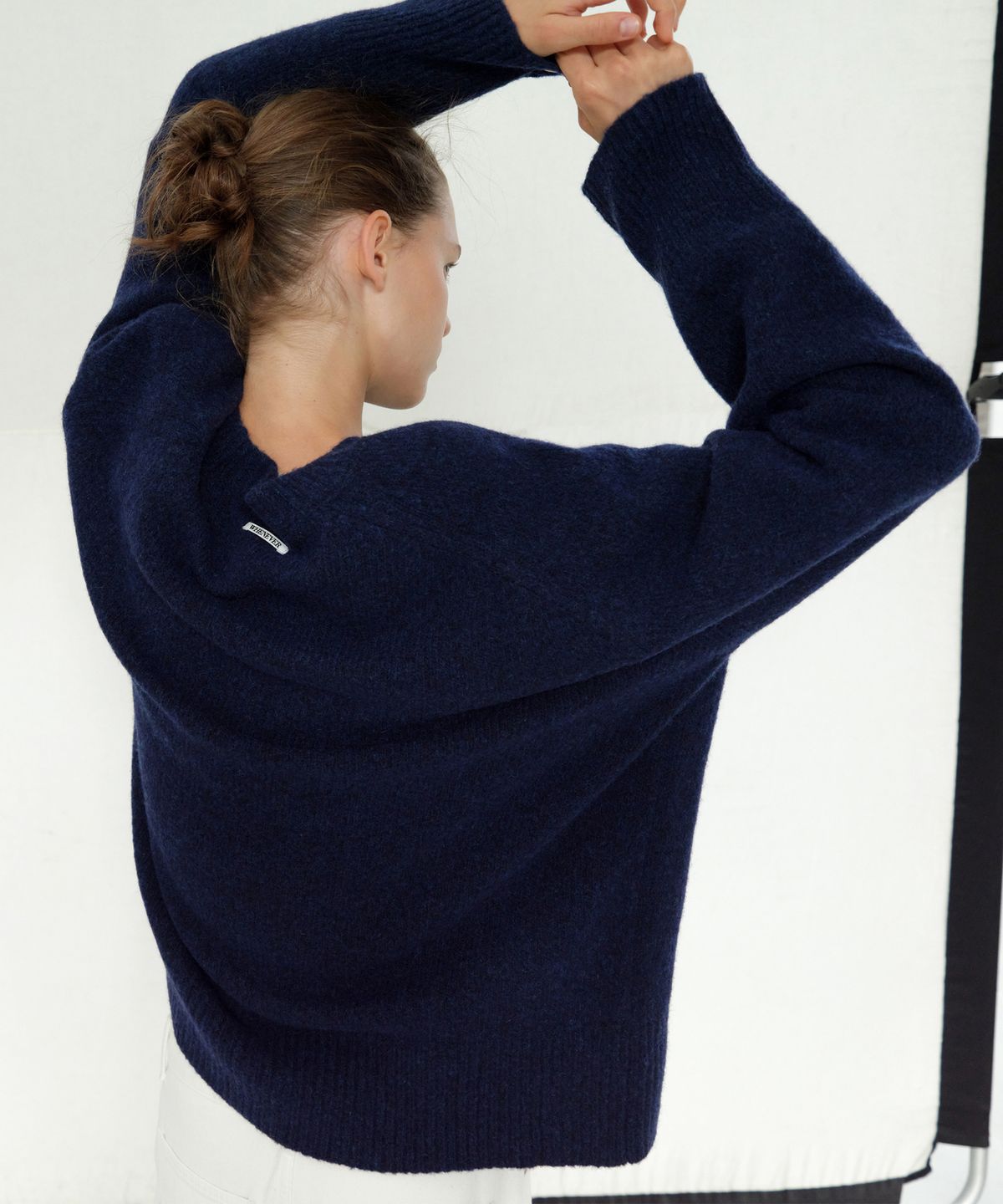 르바(LEVAR) Mellow Wool Round Knit - Midnight Navy