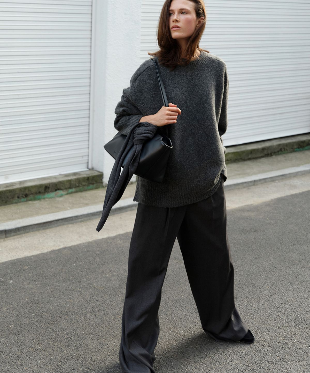 르바(LEVAR) Mellow Wool Round Knit - Charcoal