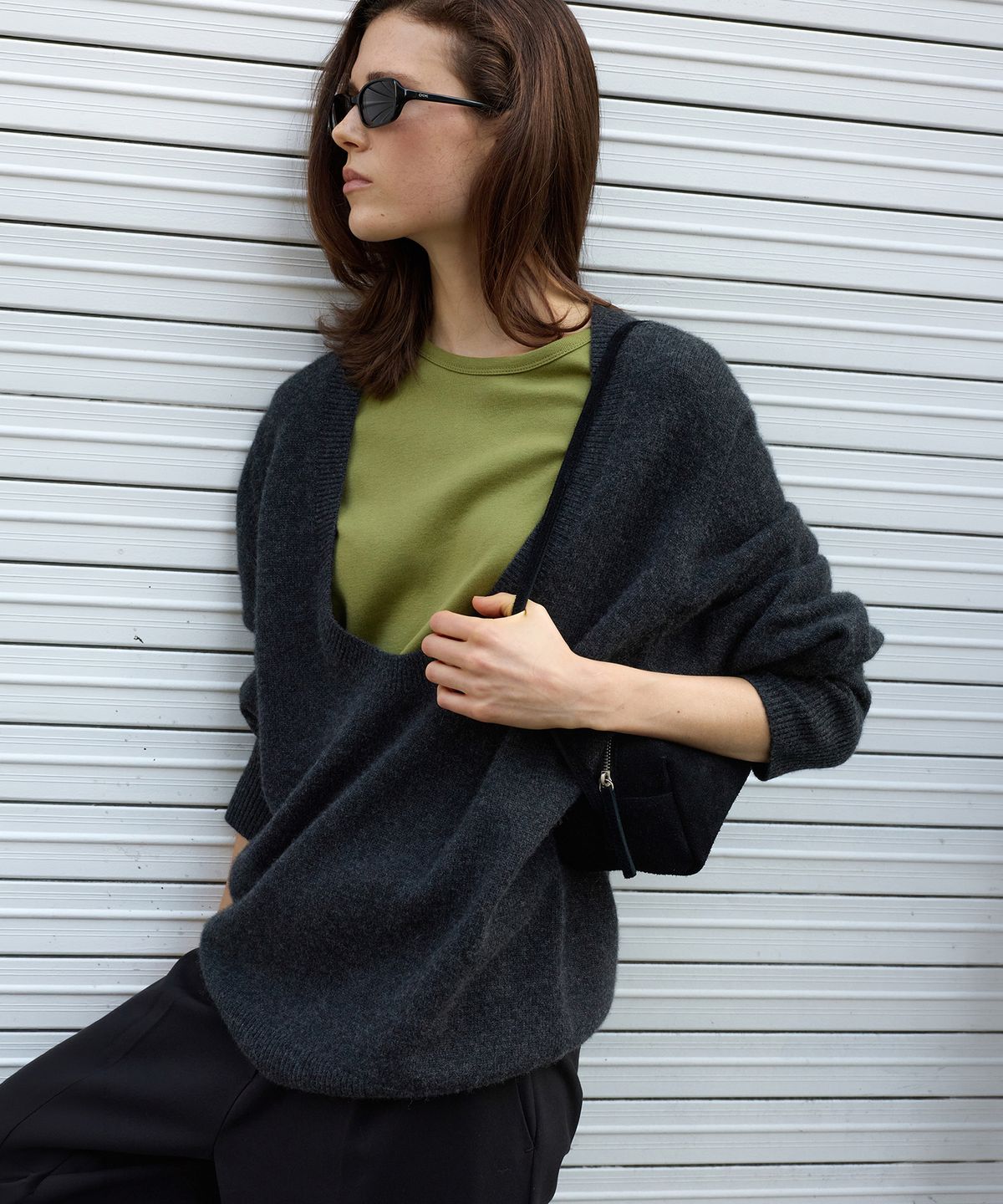 르바(LEVAR) Low U-Neck Wool Knit - Charcoal