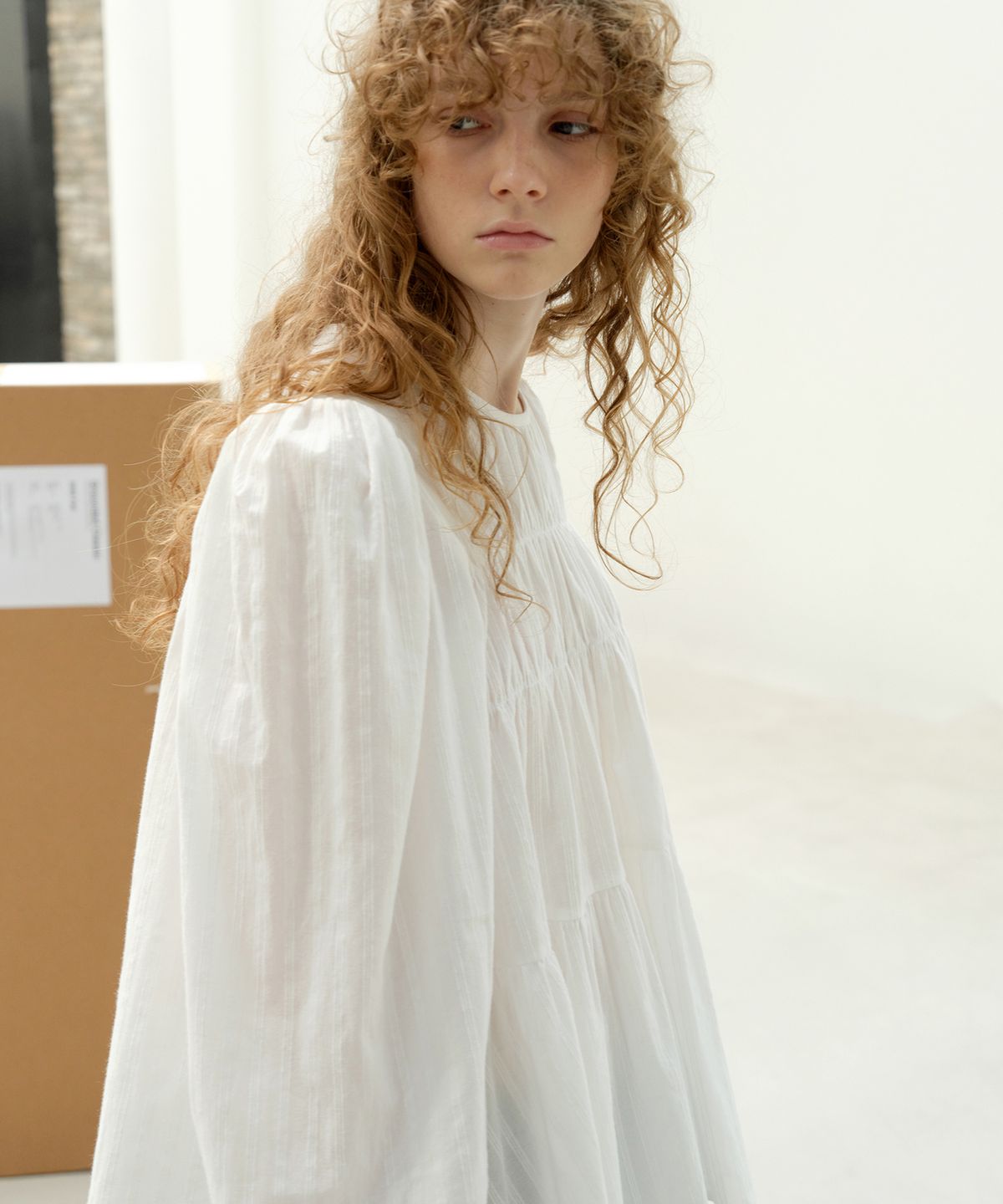 르바(LEVAR) Tiered Flare Blouse - Off White