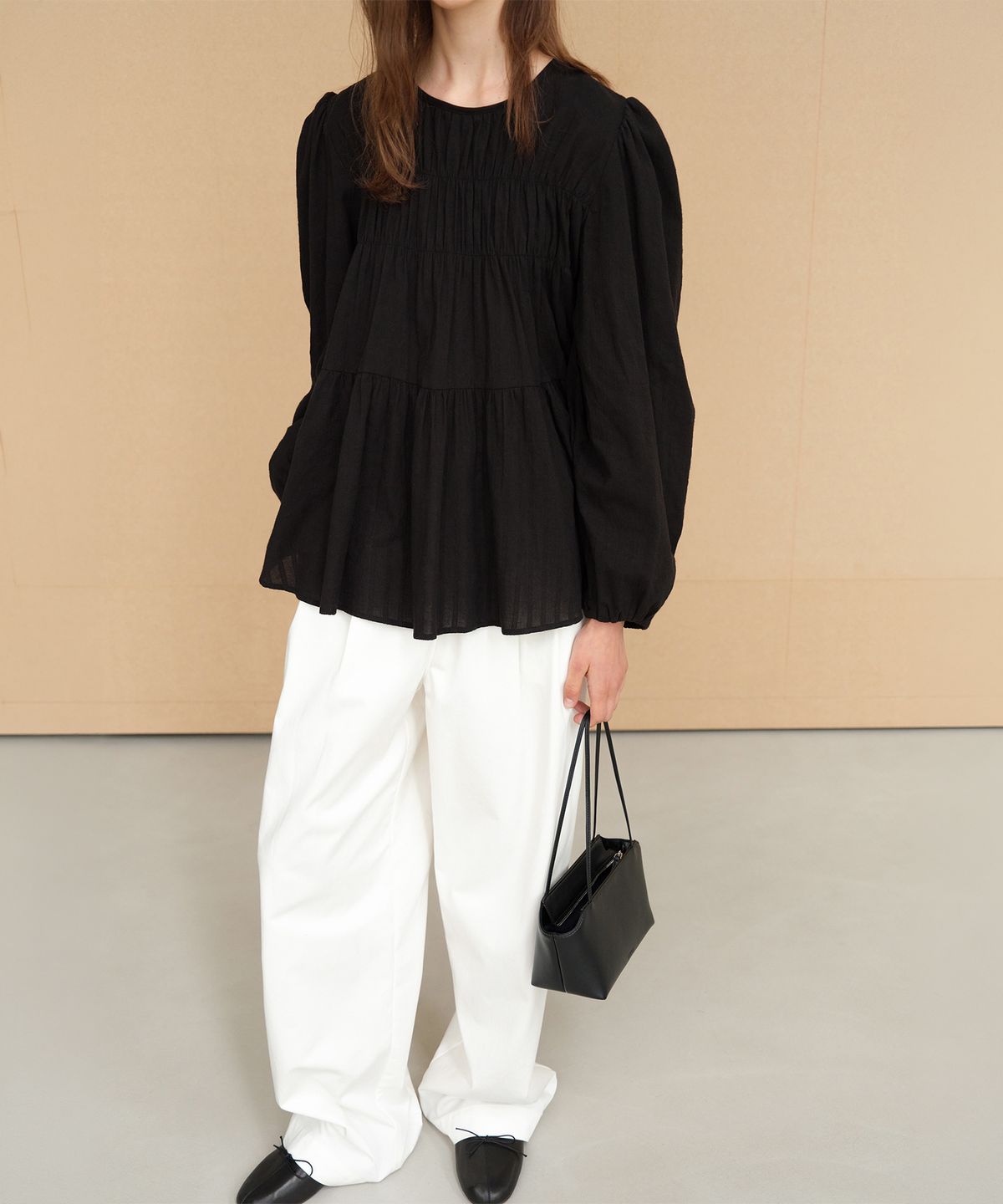 르바(LEVAR) Tiered Flare Blouse - Black