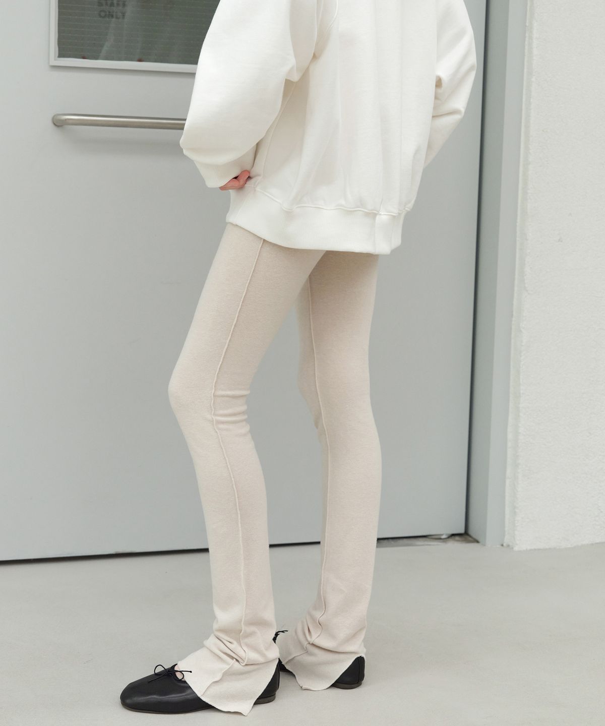 르바(LEVAR) Slit Warmer Leggings -   Oat Beige