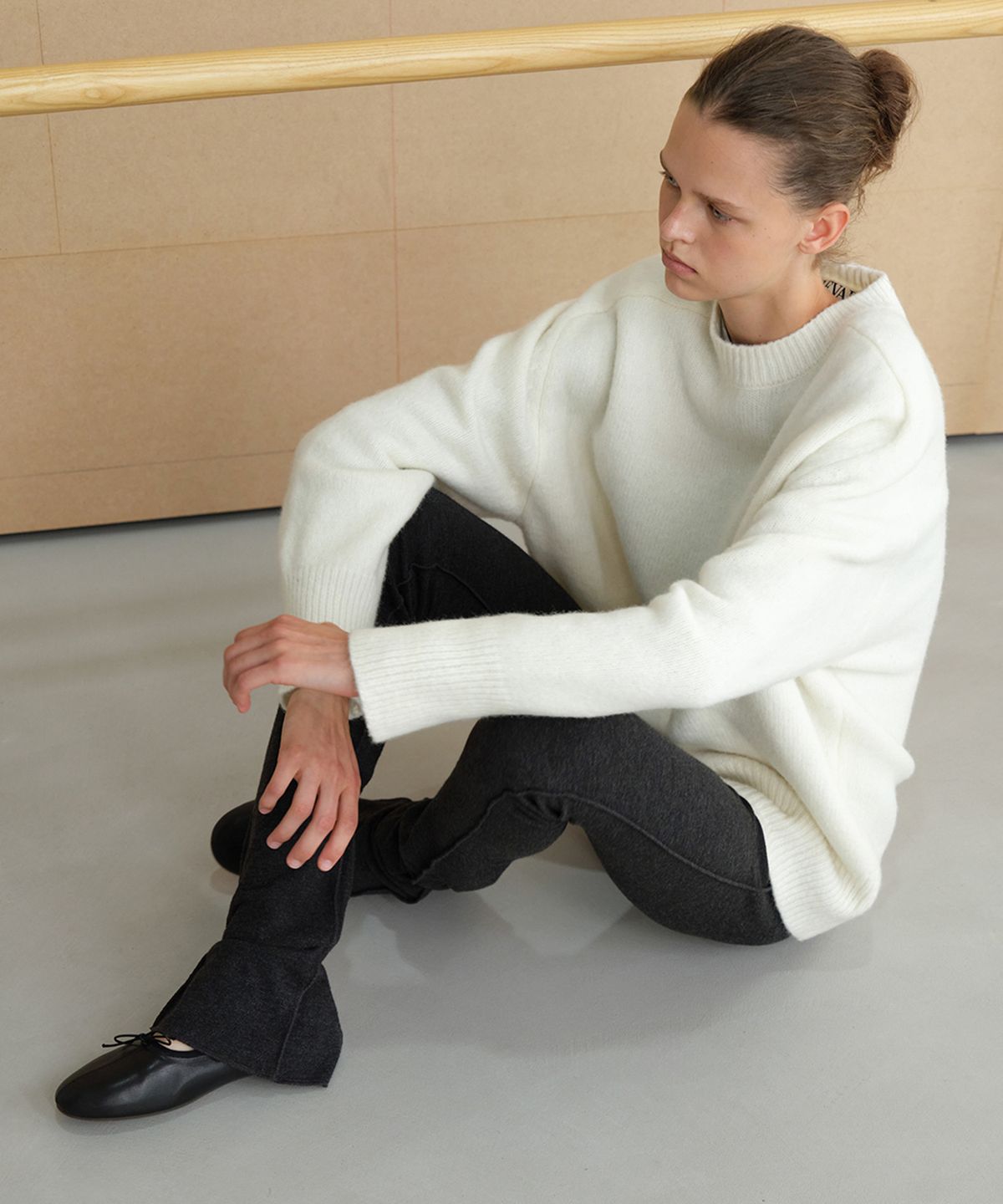 르바(LEVAR) Slit Warmer Leggings - Charcoal