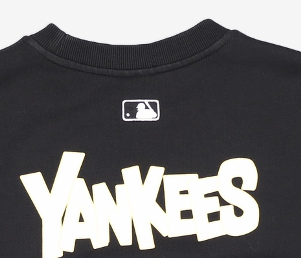 엠엘비(MLB) MLB x Disney 도날드덕 백 프린트 오버핏 맨투맨 NY (Black) XS