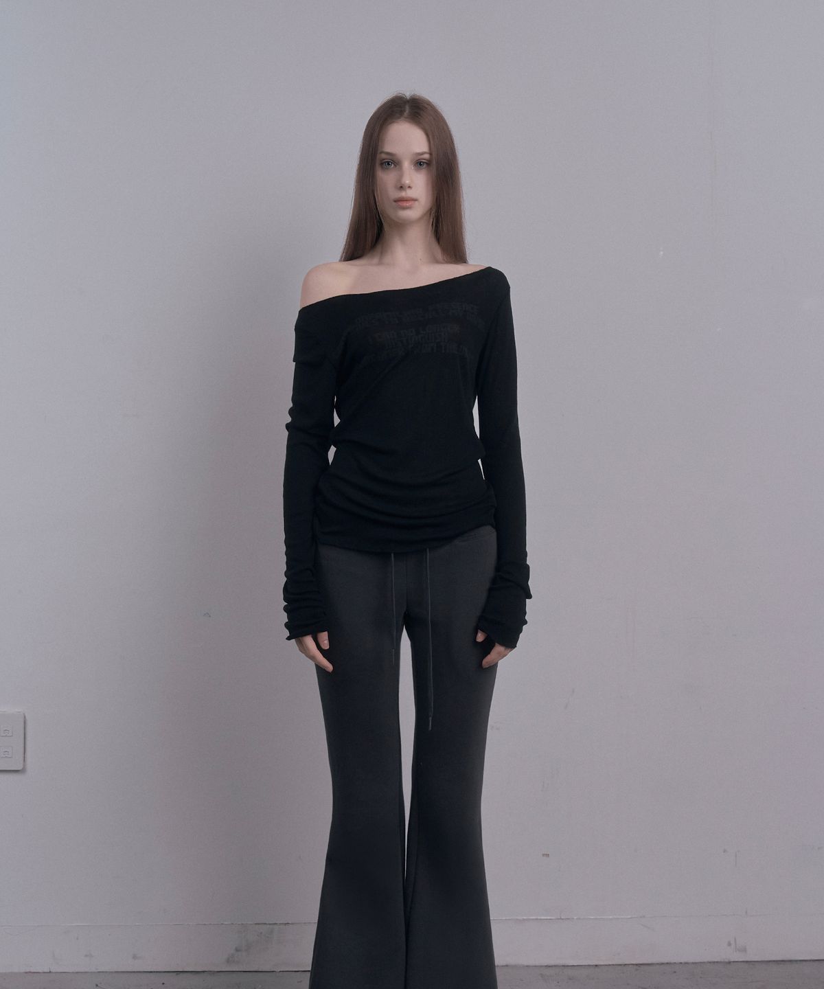 데미오(DAMIO) Faded Lettering Sheer Top (Black)