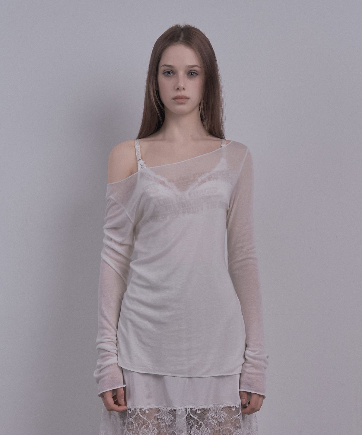 데미오(DAMIO) Faded Lettering Sheer Top (Ivory)