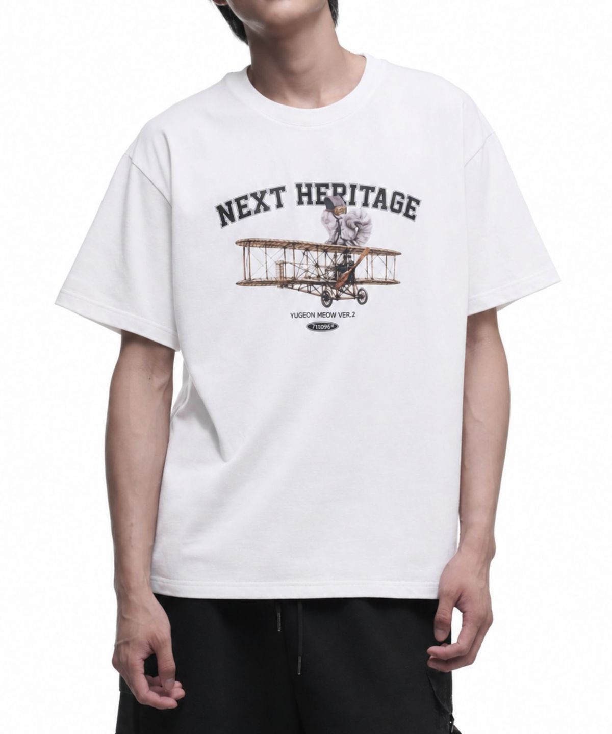 칠 하나 투 구육(71TO96) Heritage Yugun cat T-shirt (White)