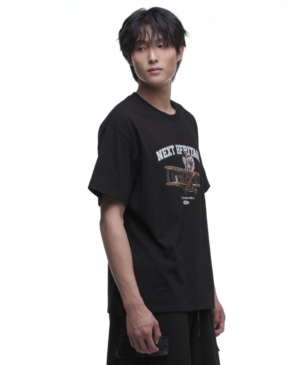 칠 하나 투 구육(71TO96) Heritage Yugun cat T-shirt (Black)