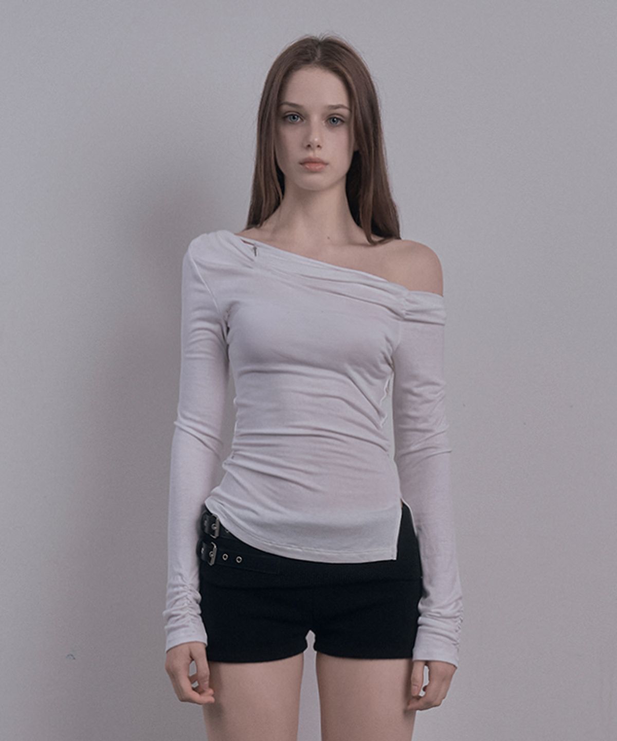 데미오(DAMIO) Draped Strap Long Sleeve Top (White)
