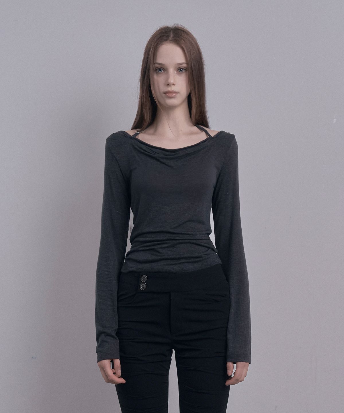 데미오(DAMIO) Draped Buckle Halter Top (Charcoal)