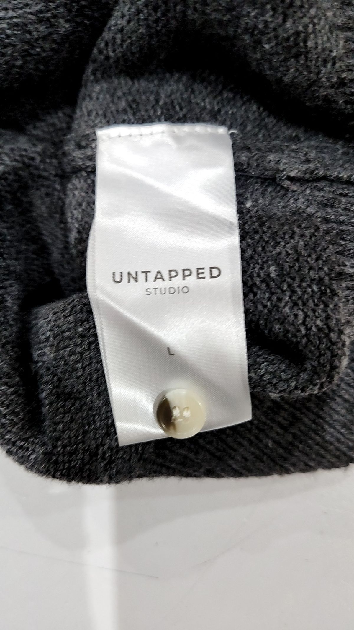 언탭트 스튜디오(UNTAPPED STUDIO) 오버핏 배색 카라 하찌 니트 3Color L