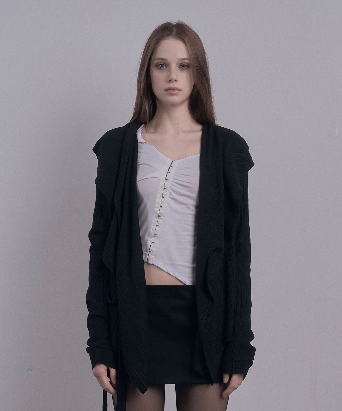 데미오(DAMIO) Asymmetric Crinkle Shawl Cardigan (Black)