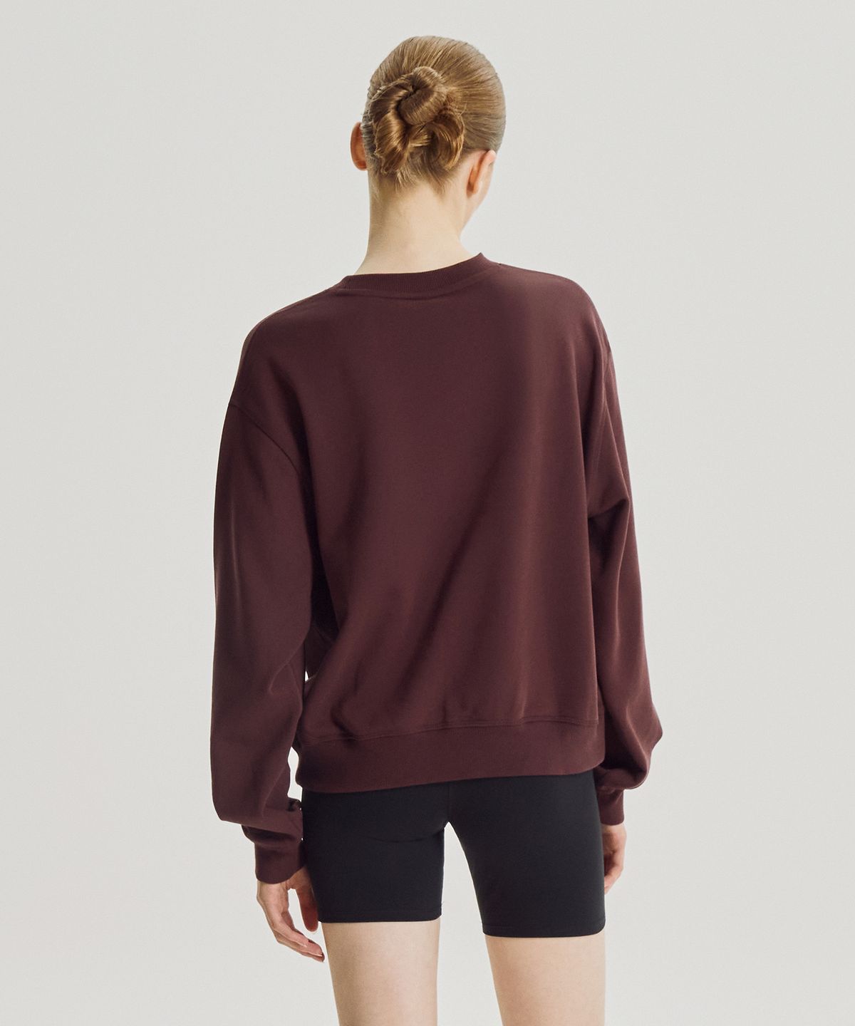 뉴발란스(NEW BALANCE) NBNCG4V812 / WOMEN 프리미엄 에센셜 스몰로고 맨투맨 (BURGUNDY)