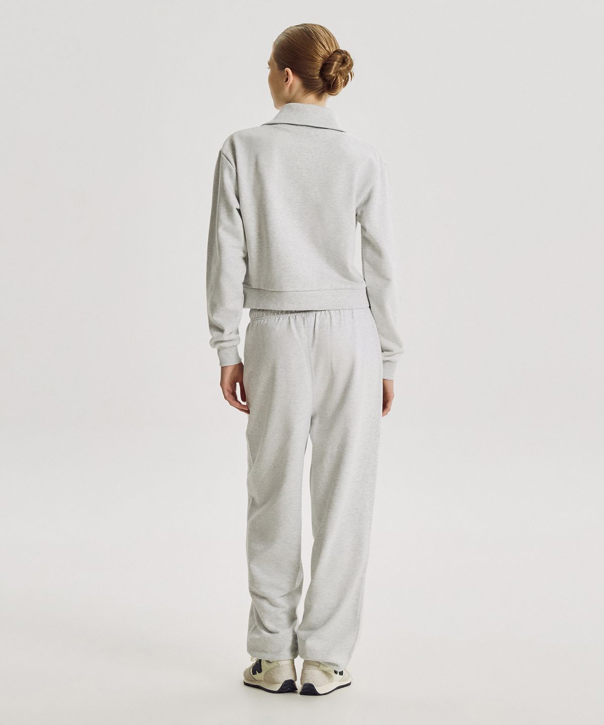 뉴발란스(NEW BALANCE) NBNCG4V822 / WOMEN 프리미엄 로고 반집업 (L/GRAY)