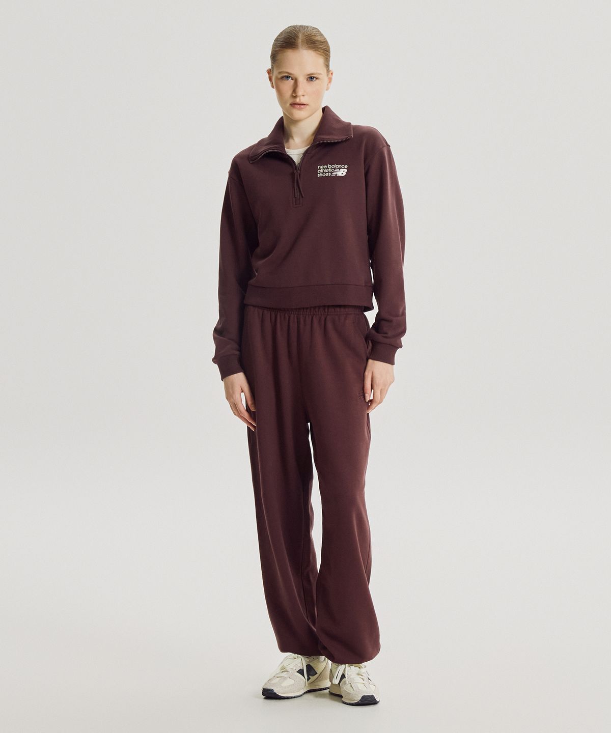 뉴발란스(NEW BALANCE) NBNCG4V822 / WOMEN 프리미엄 로고 반집업 (BURGUNDY)