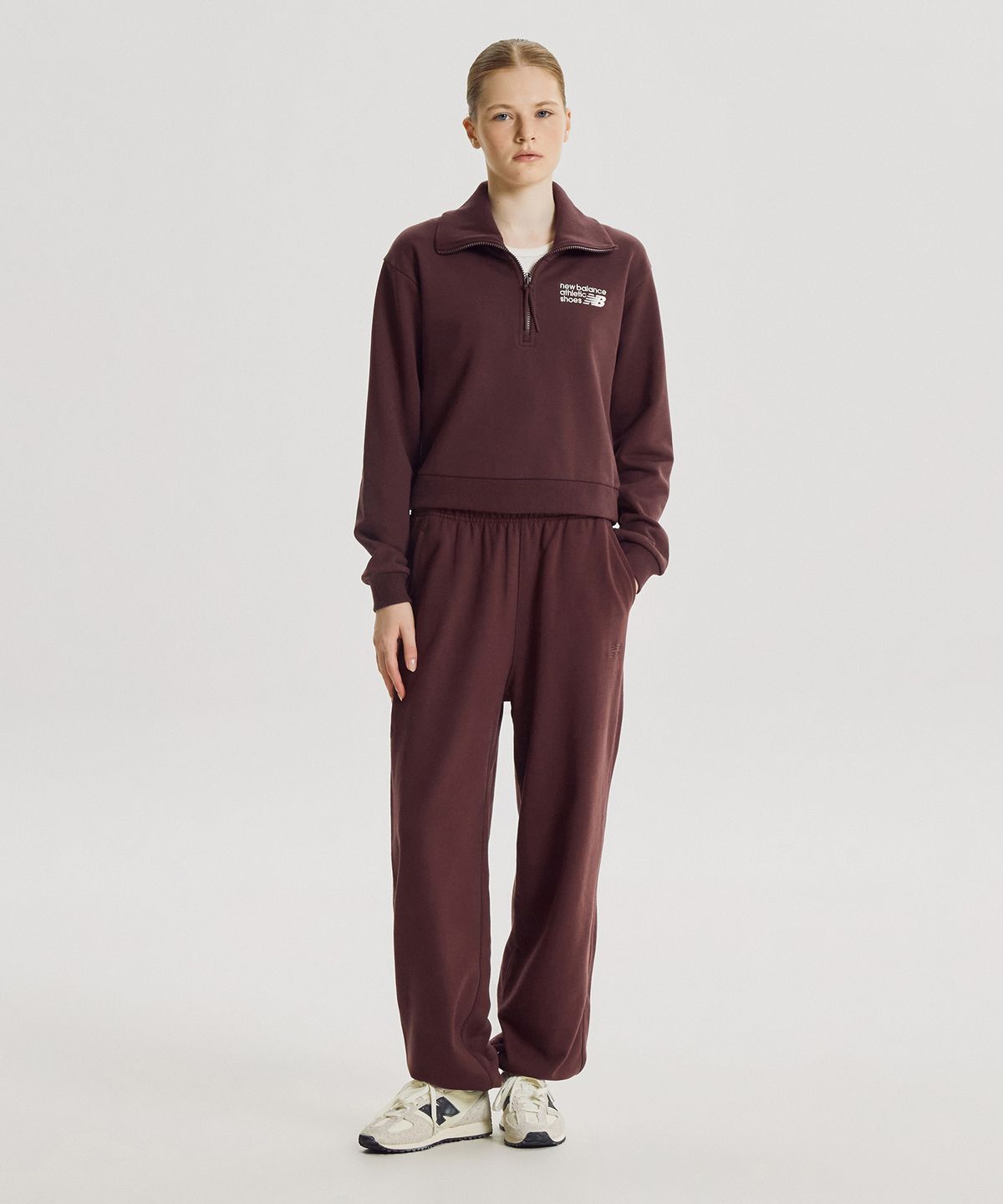 뉴발란스(NEW BALANCE) NBMLG4V812 / WOMEN 프리미엄 에센셜 조거팬츠 (BURGUNDY)