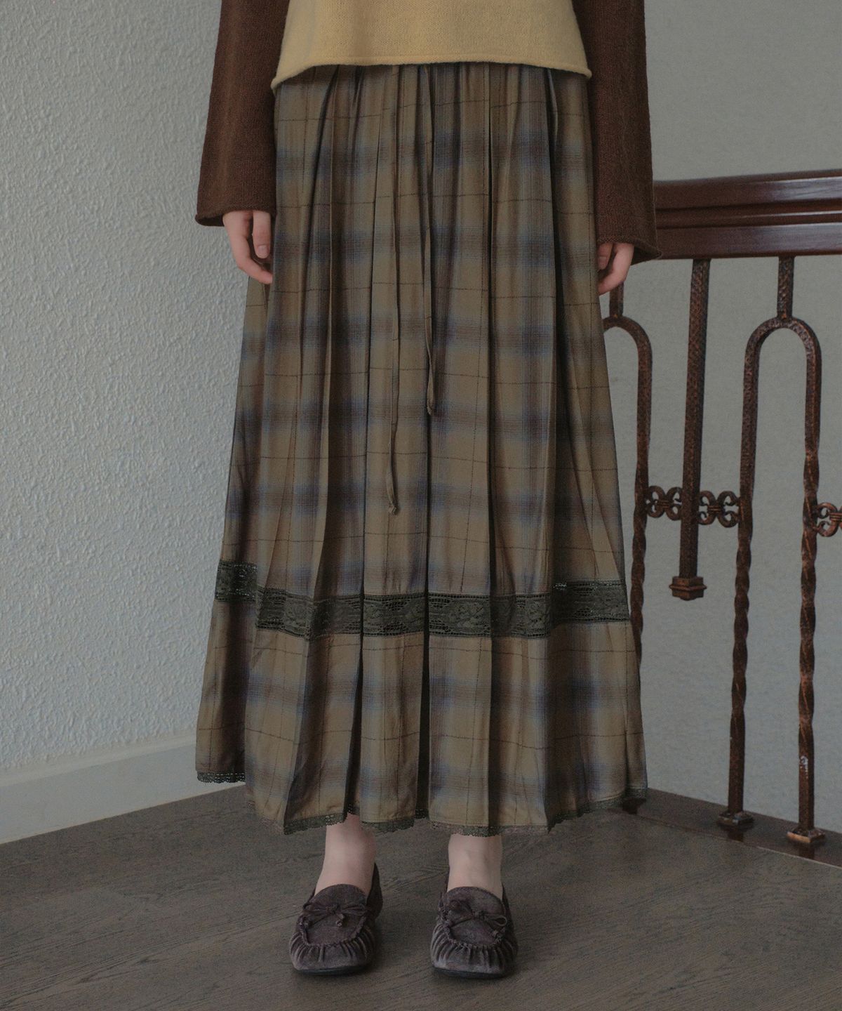 아우어노스텔지아(OURNOSTALGIA) Bonnie Check Pleated Skirt_Khaki(OB6SK17)