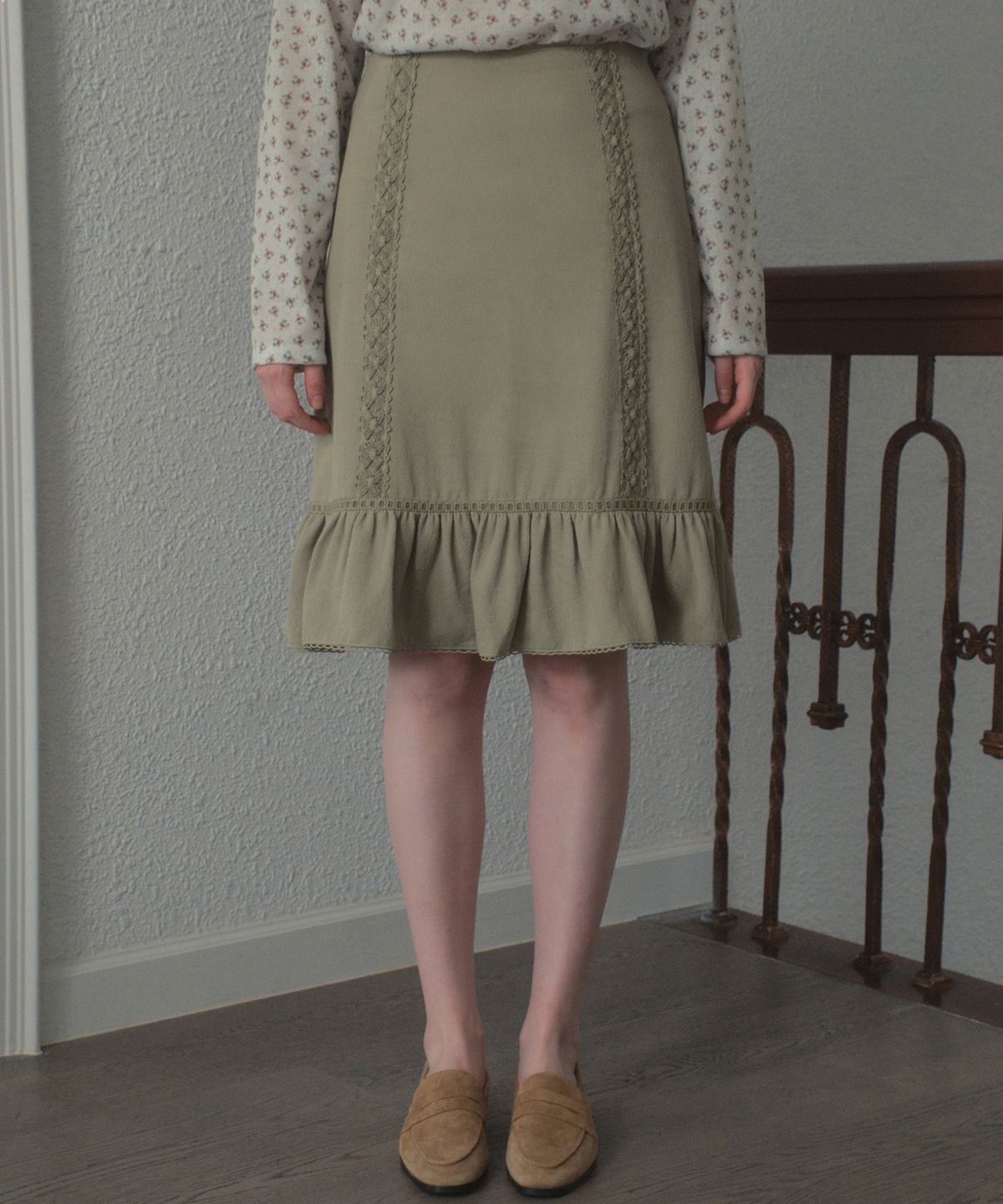 아우어노스텔지아(OURNOSTALGIA) Cottage Lace Midi Skirt_Light Khaki(OB6SK20)