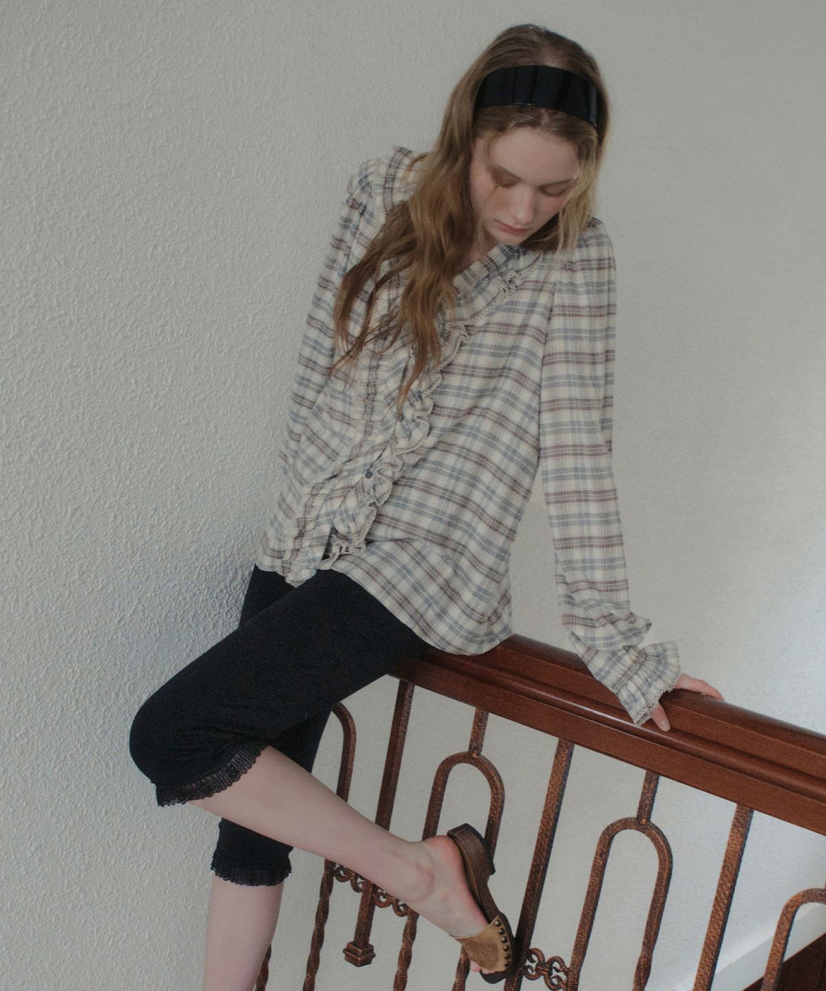 아우어노스텔지아(OURNOSTALGIA) Dew Lace Capri Pants_Black(OB6PT08)