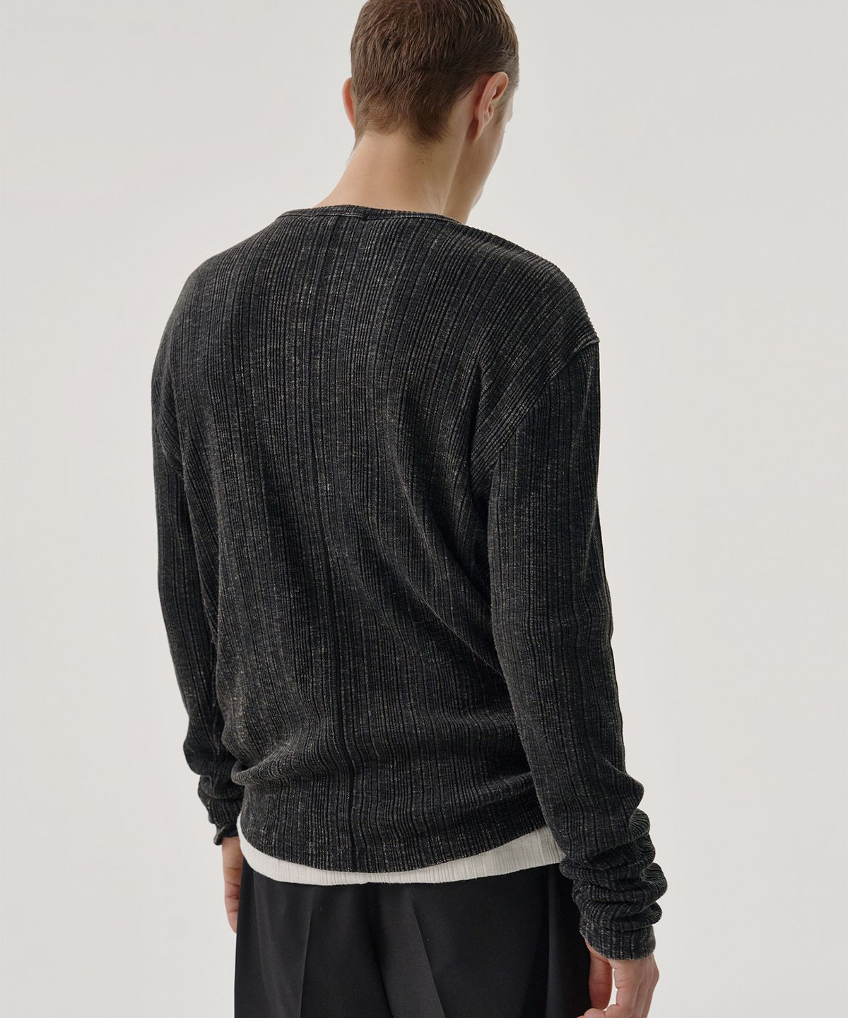 엠엠아이씨(MMIC) GRAIN HENLEY NECK (WASHED  BLACK)