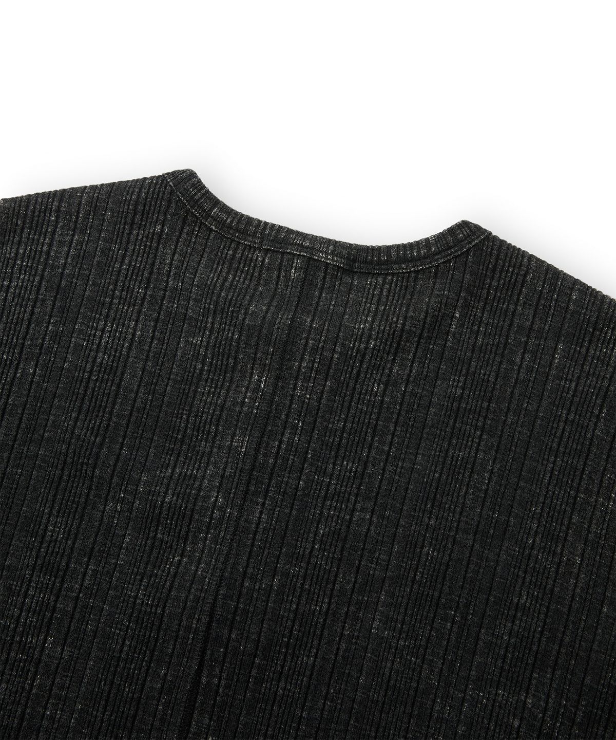 엠엠아이씨(MMIC) GRAIN HENLEY NECK (WASHED  BLACK)