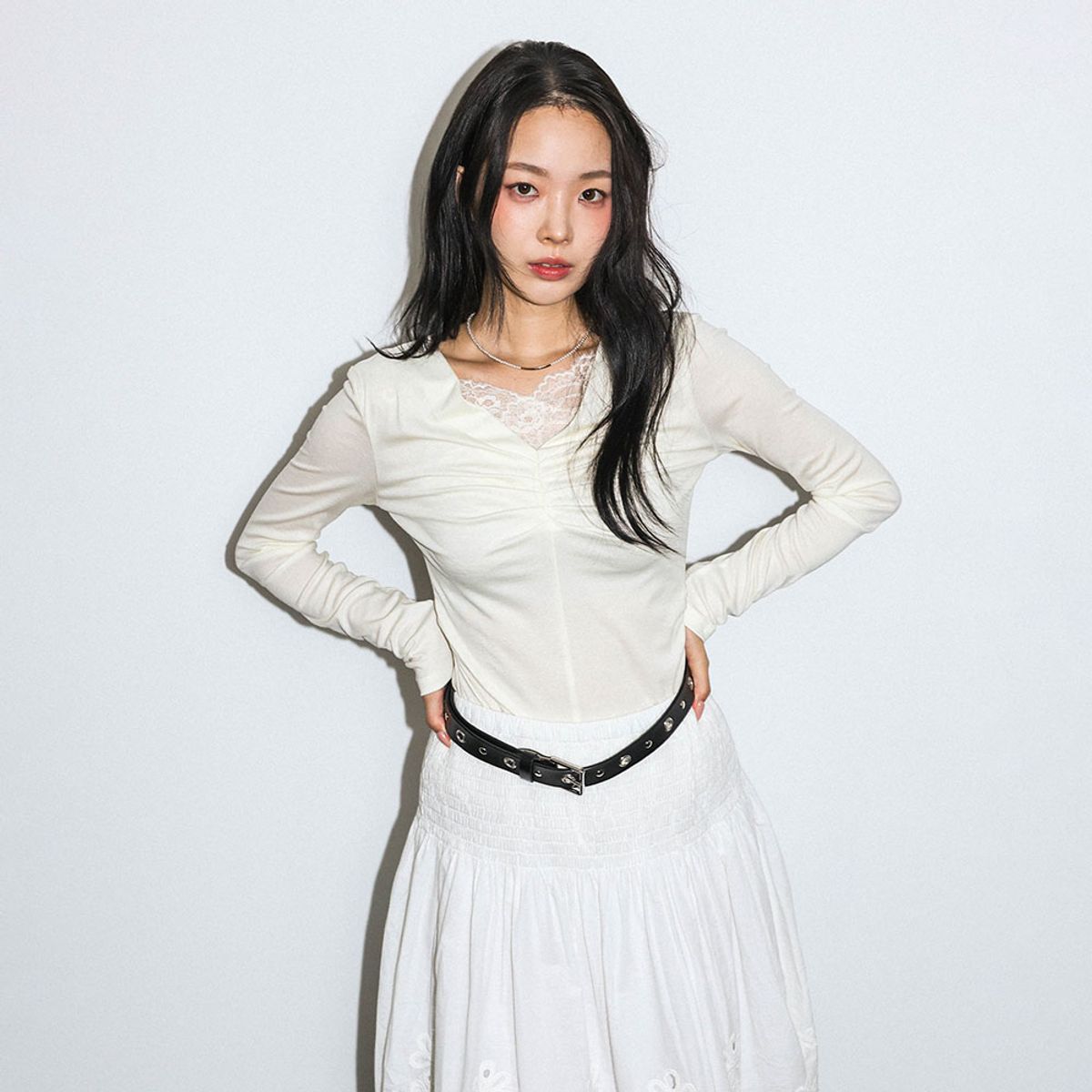 던드롭(DUNDROP) DD_Lace layered ruched top_2color