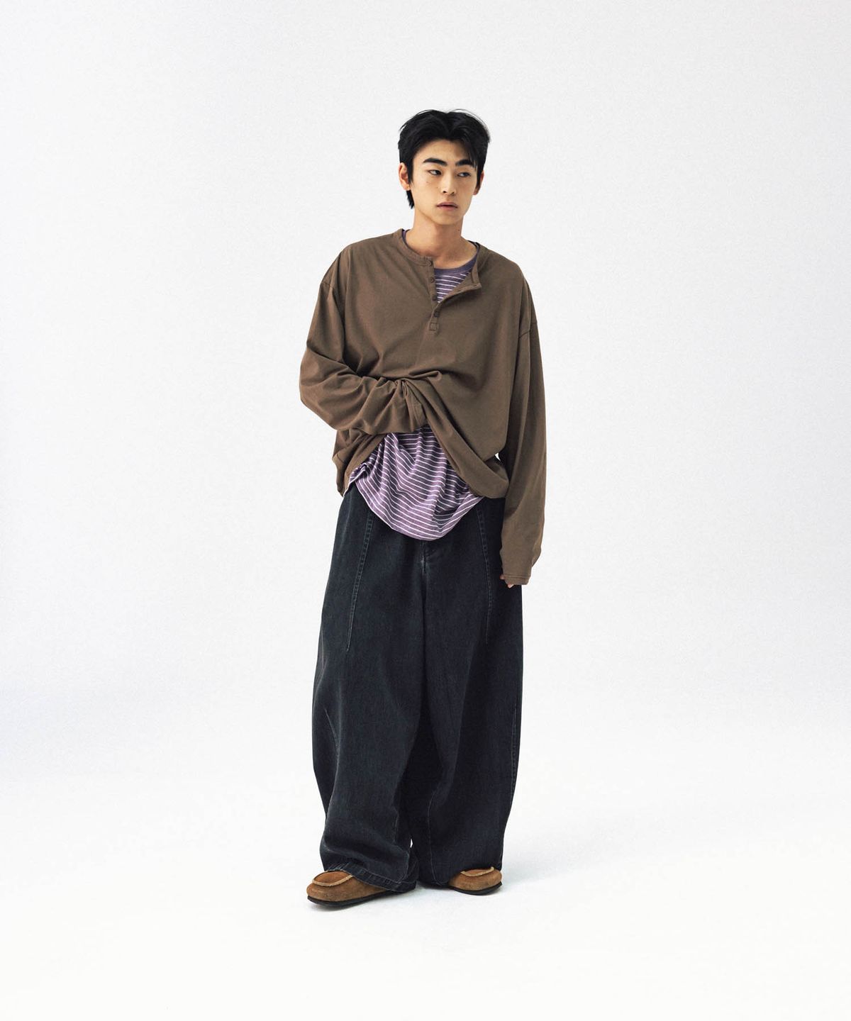 앵글런(ANGLAN) Striped Layered Henley Long Sleeve - Brown