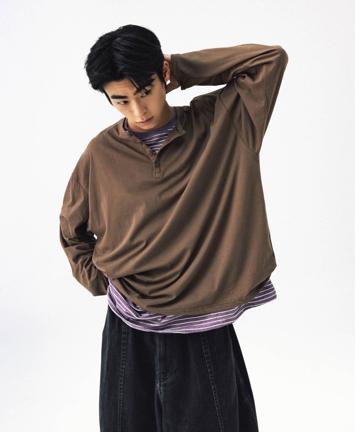 앵글런(ANGLAN) Striped Layered Henley Long Sleeve - Brown
