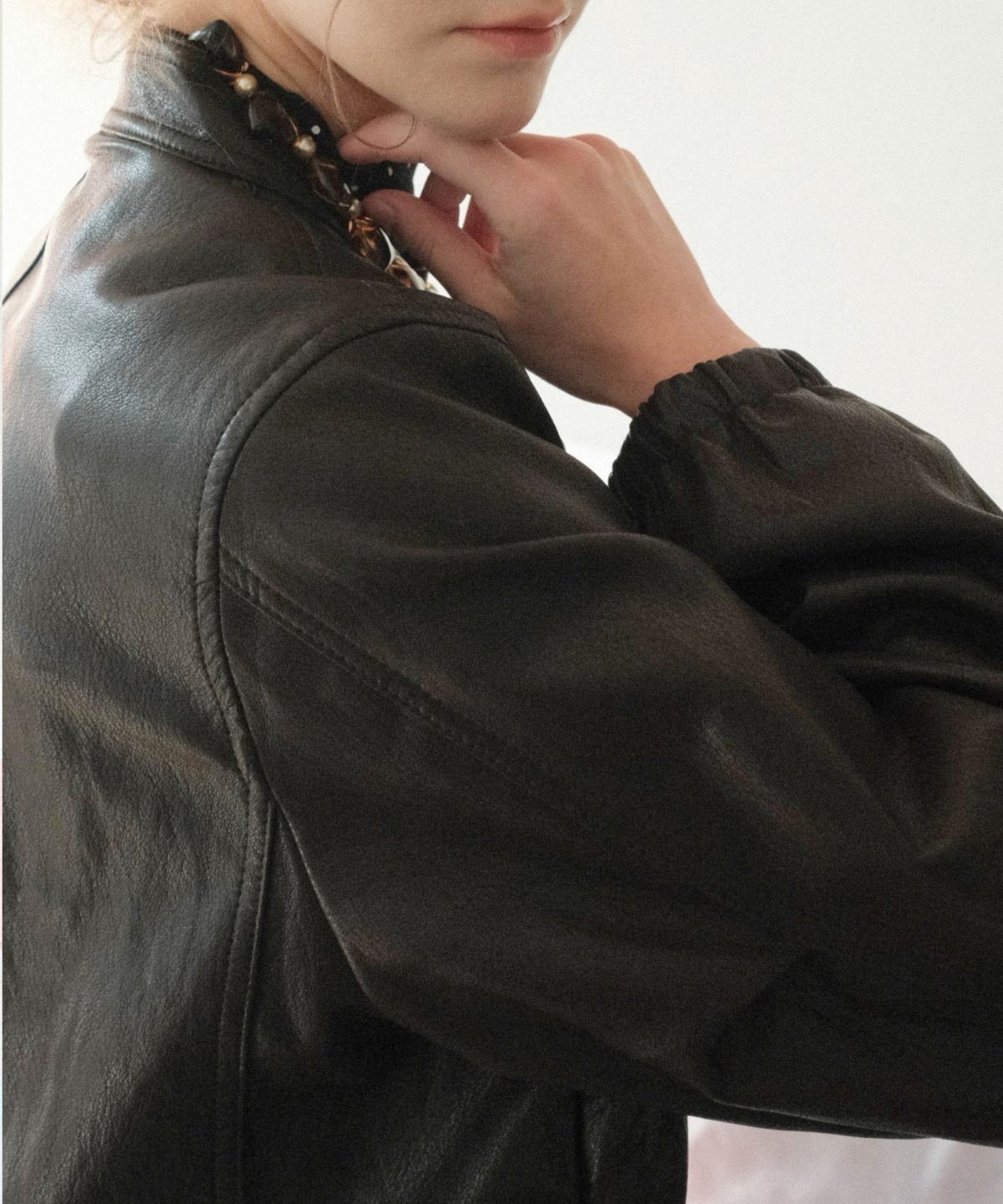 쿨키튼(KOOLKITTEN) Minimal Collar Faux Leather Jacket 2colors
