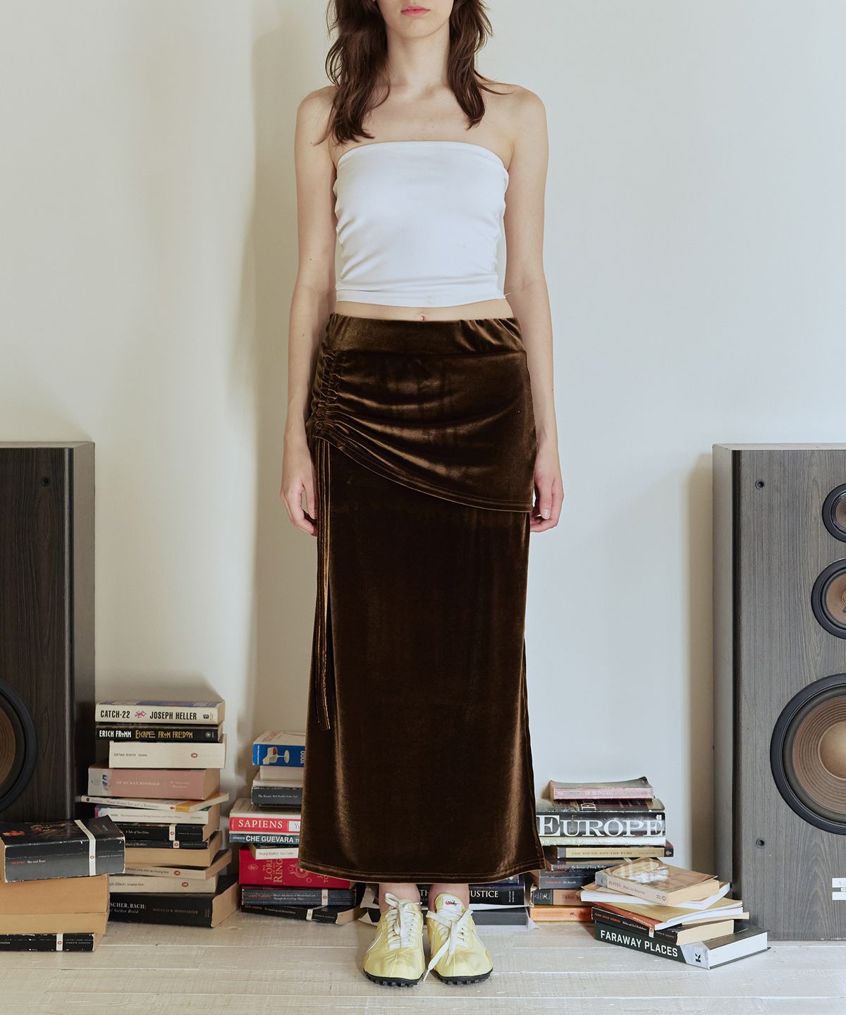애프터아워즈(AFTERHOURS) VELVET SHIRRING LONG SKIRT (KHAKI)
