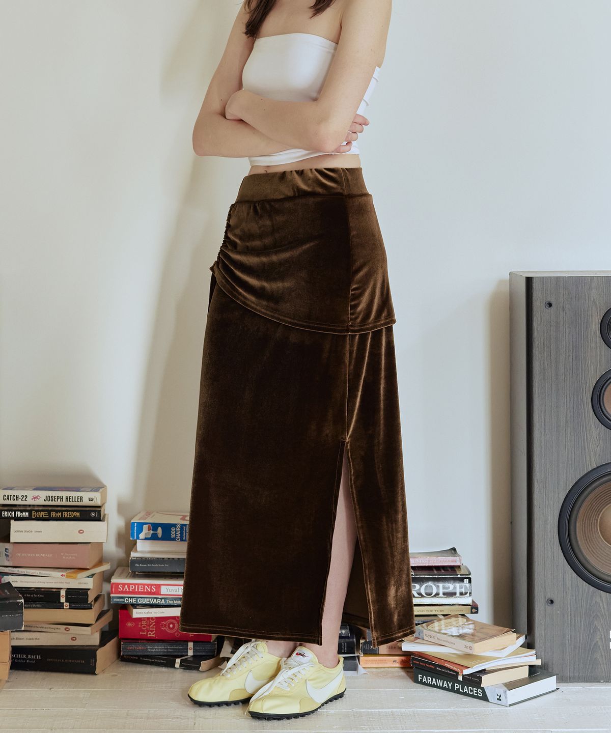 애프터아워즈(AFTERHOURS) VELVET SHIRRING LONG SKIRT (KHAKI)