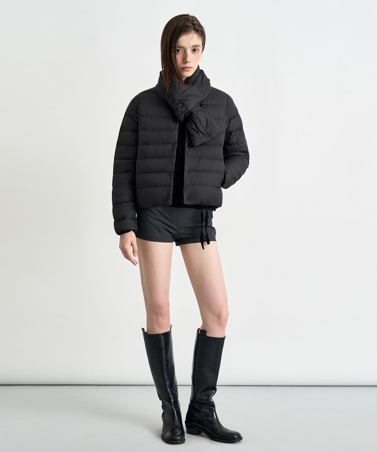 커스텀어클락 우먼(COSTUMEOCLOCK WOMAN) [머플러 SET] 라이트웨이트 라운드 덕다운 패딩 자켓 블랙 COWJP002BLACK