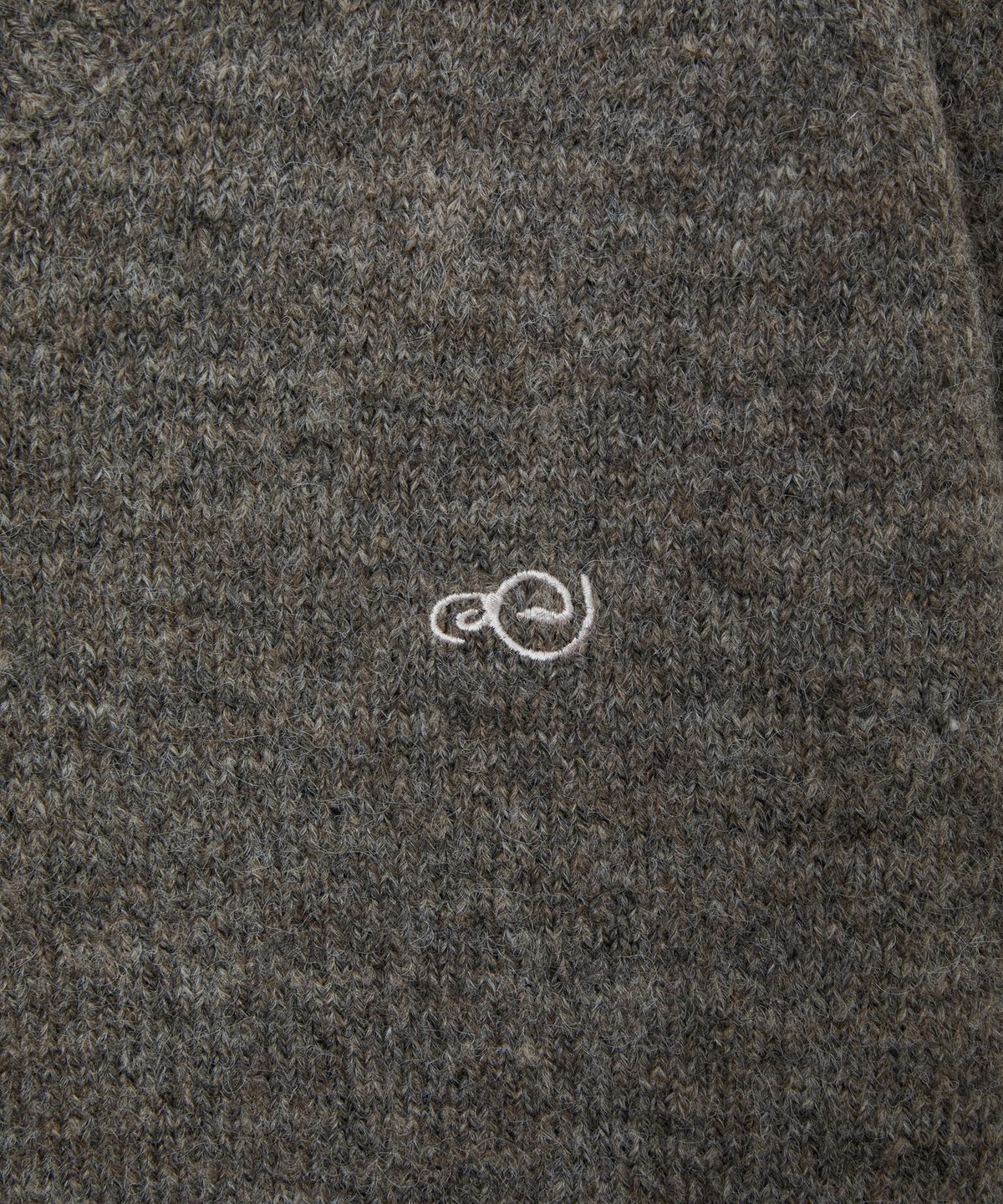 에이이에이이(AEAE) SYMBOL V NECK KNIT [MELANGE BROWN]