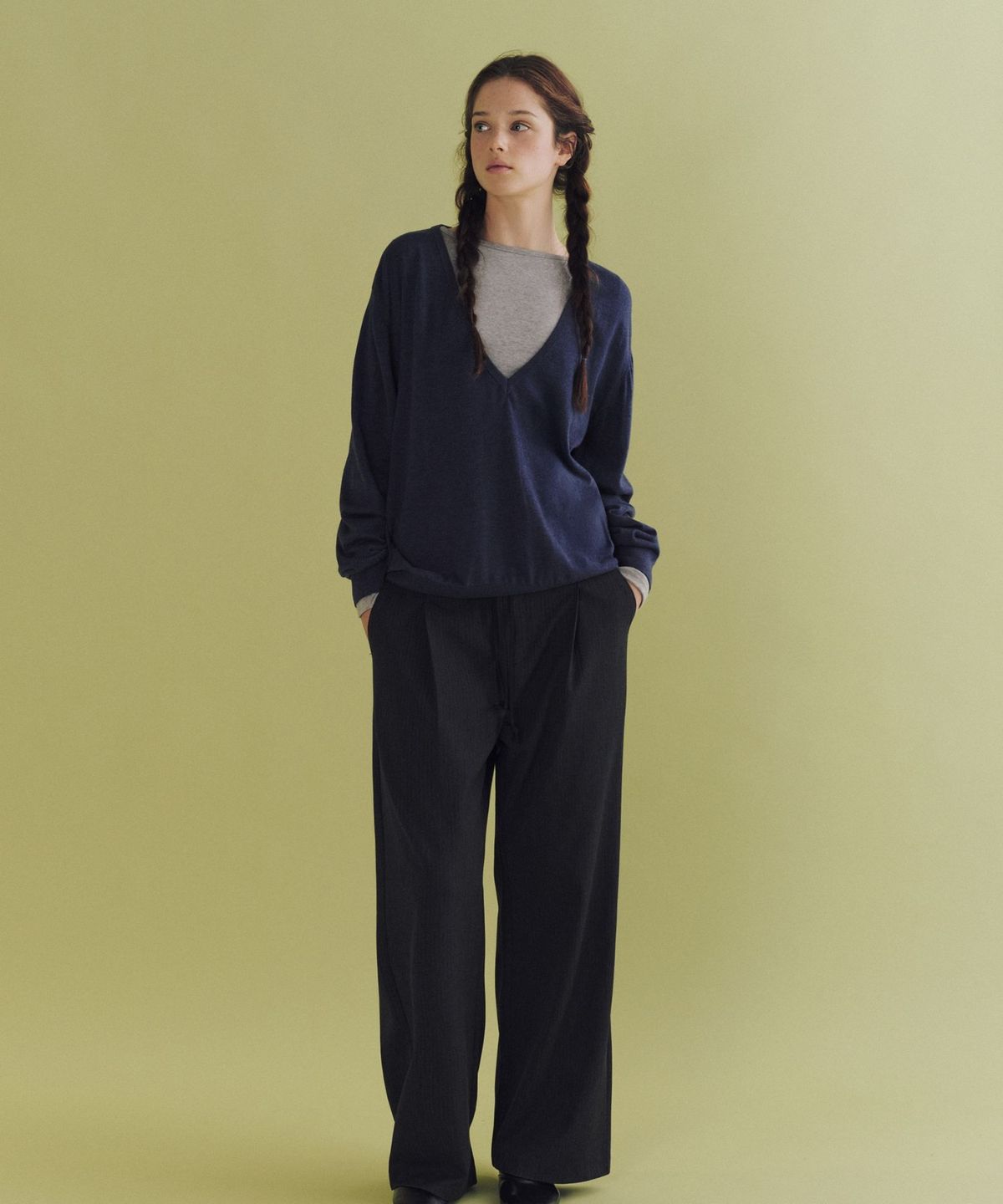 앤니즈(ANDNEEDS) Drew stripe banding slacks (charcoal)