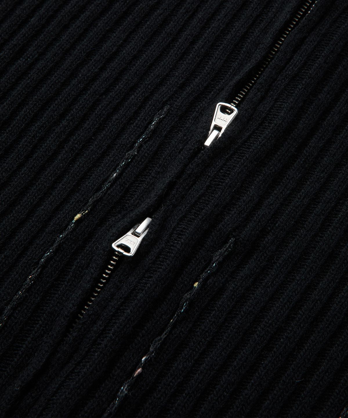 엠엠아이씨(MMIC) OTIS ZIP CARDIGAN (BLACK)