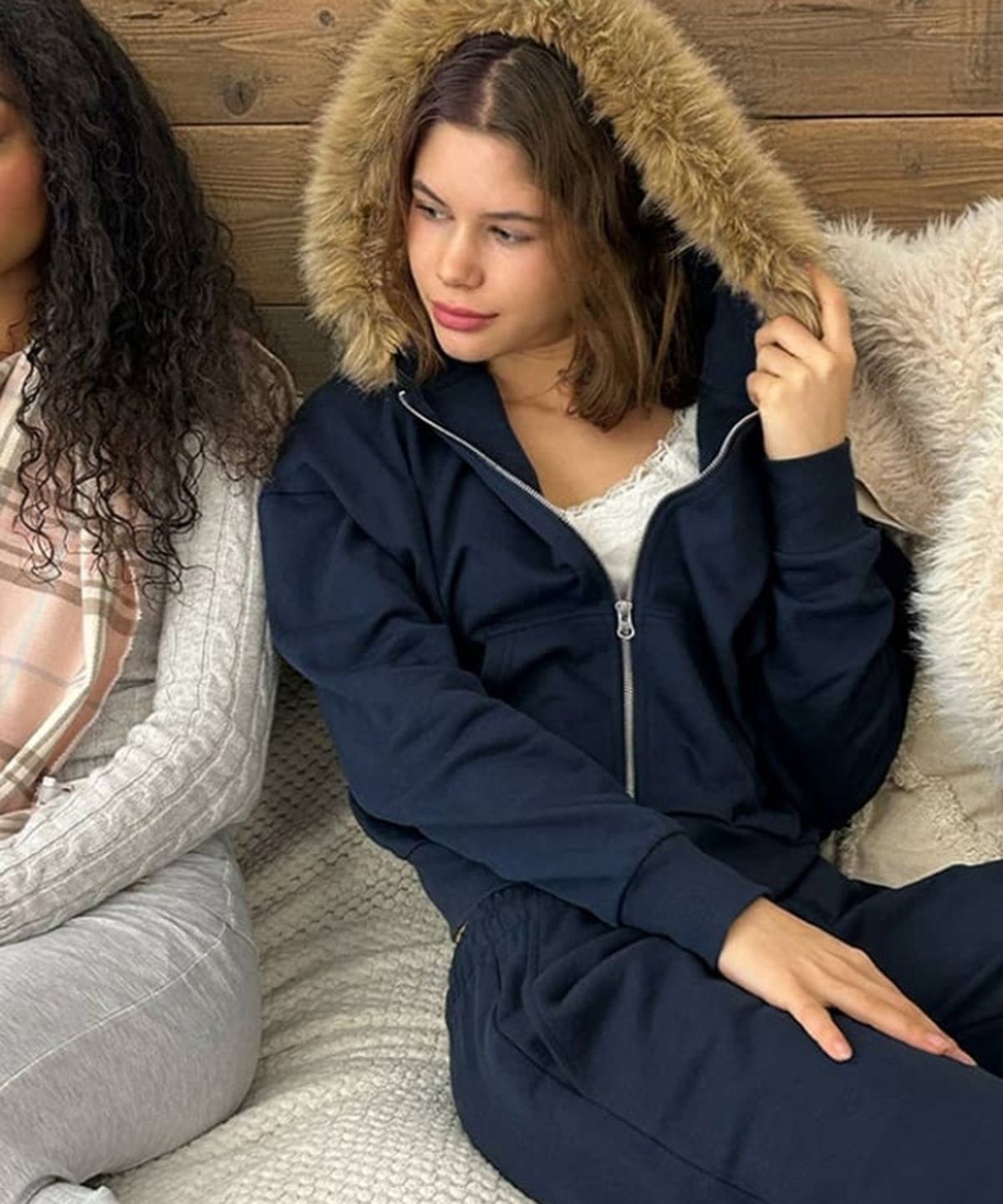 섭듀드(SUBDUED) Hooded Sweatshirt with Faux Fur (BLUE)