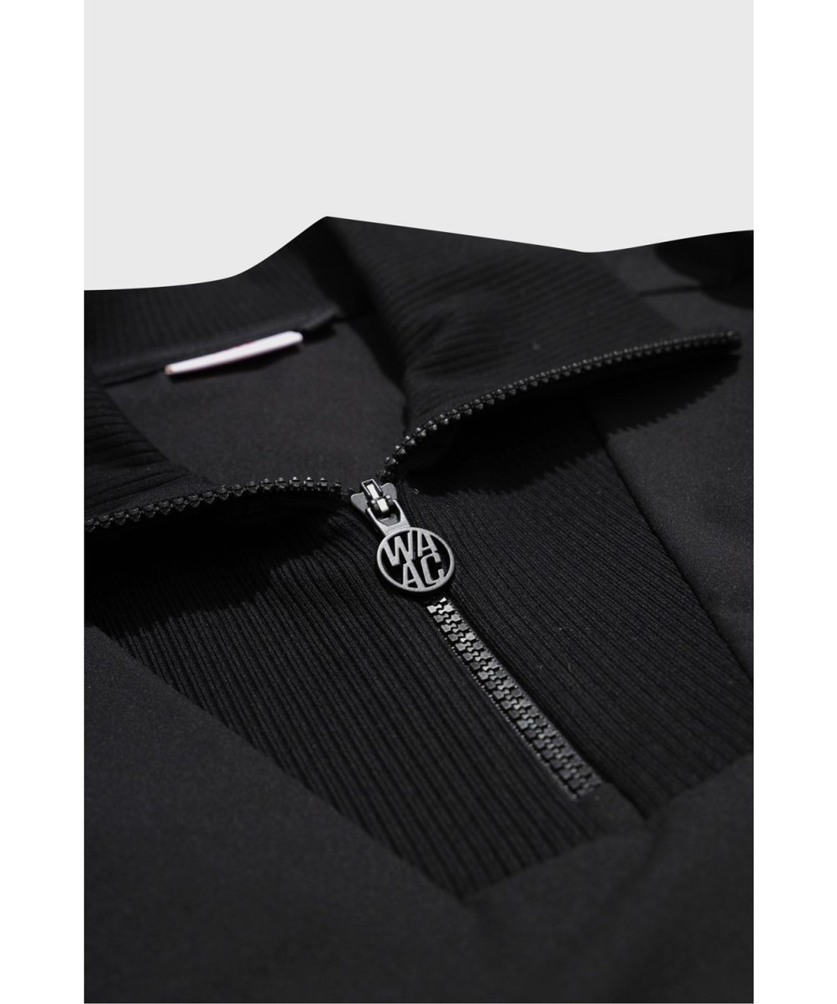 왁(WAAC) Women Knit Collar Woven Quarter-zip Pullover WWTBA26604BKX