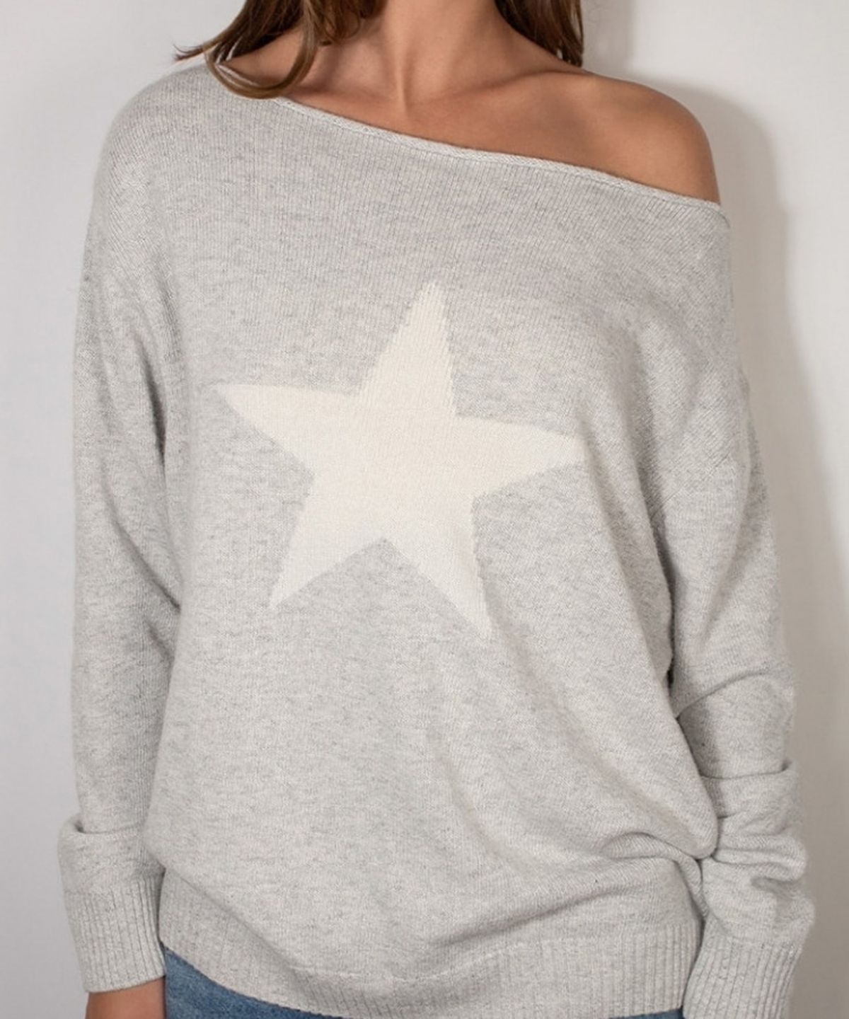 섭듀드(SUBDUED) Sweater with Star Print (GREY CREAM)