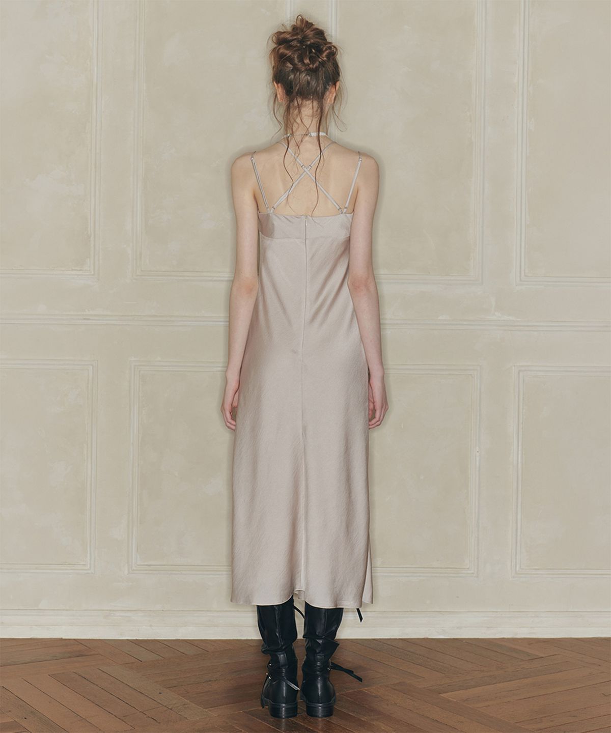 페인오어플레져(PAINORPLEASURE) SWAN SATIN LONG DRESS beige