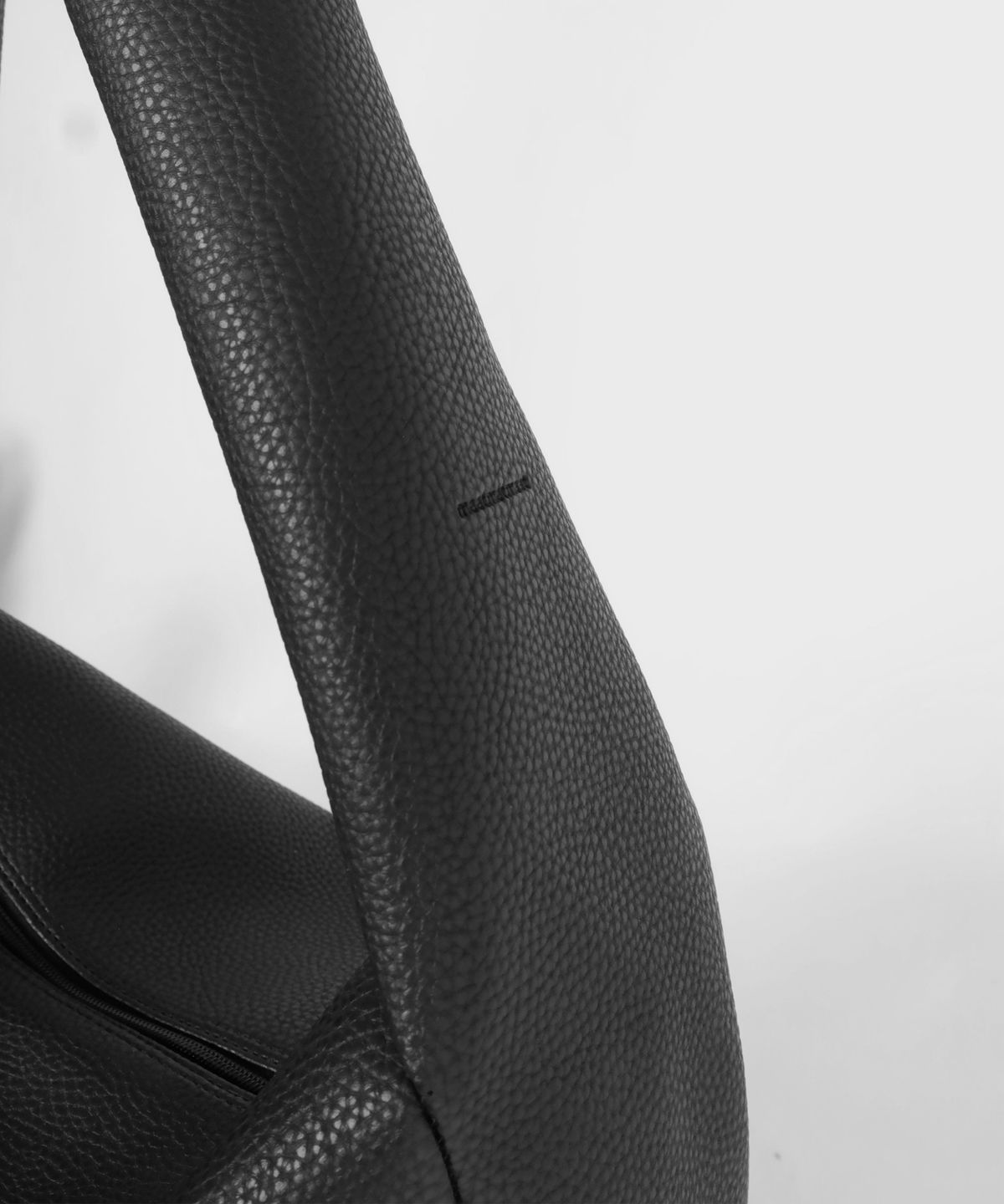 밋맷밋(MEETMETMEET) Loop embossed black