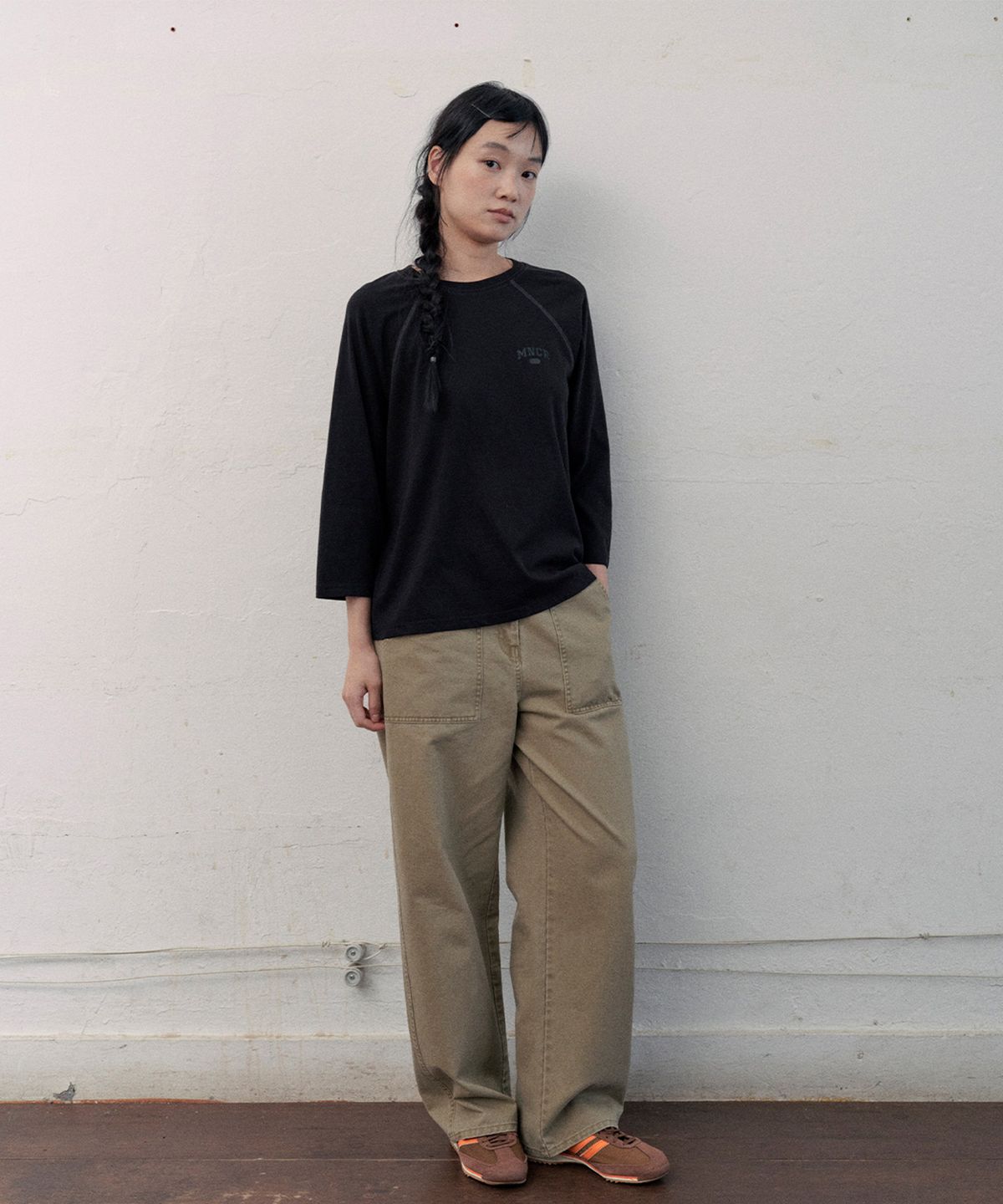 모노크롬(MONOCHROME) kitcher raglan t-shirt (black)
